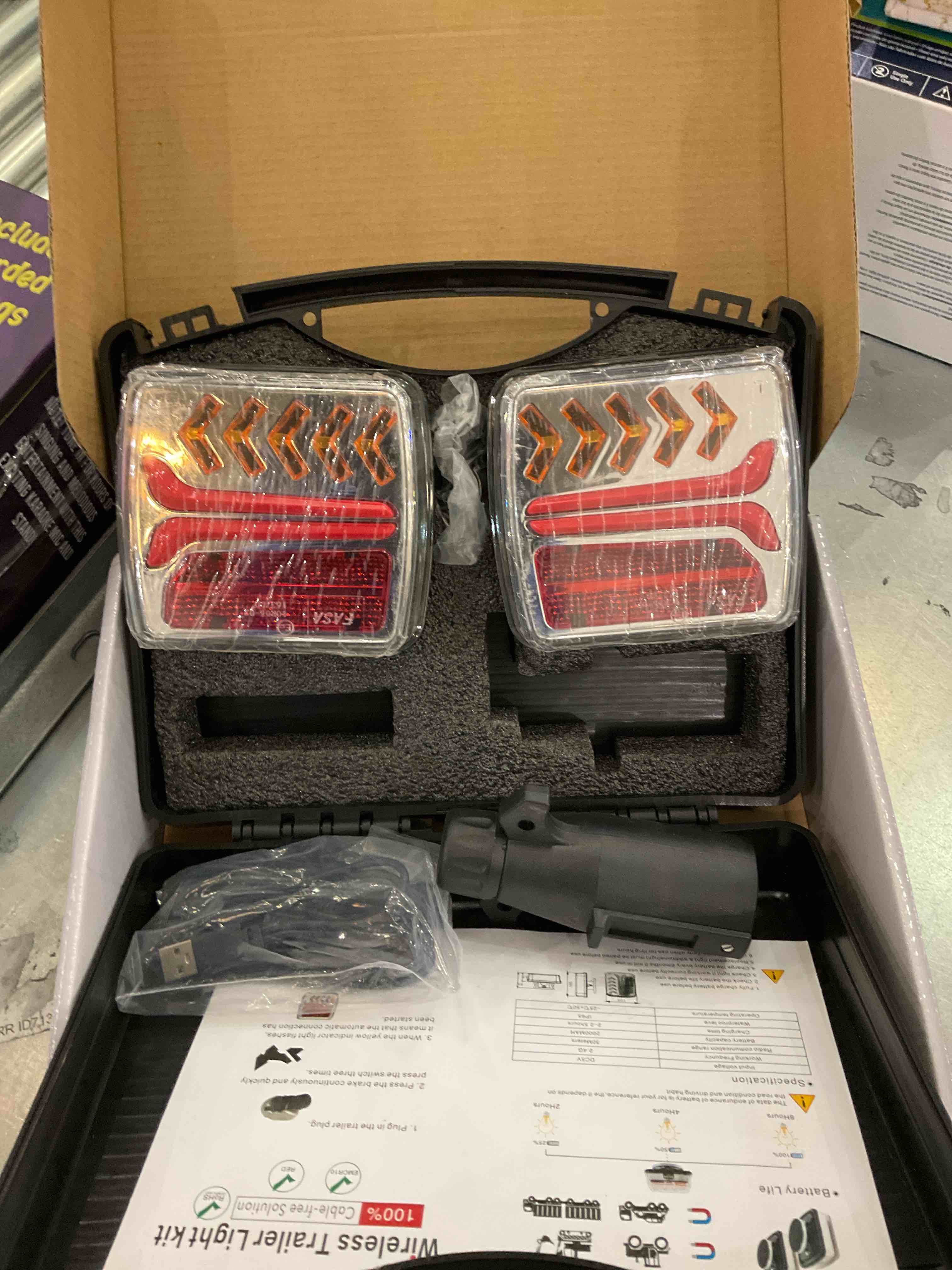 https://s3.amazonaws.com/lotting-images-prod/BargainHunt/EXS01262657_1710961226063.jpeg
