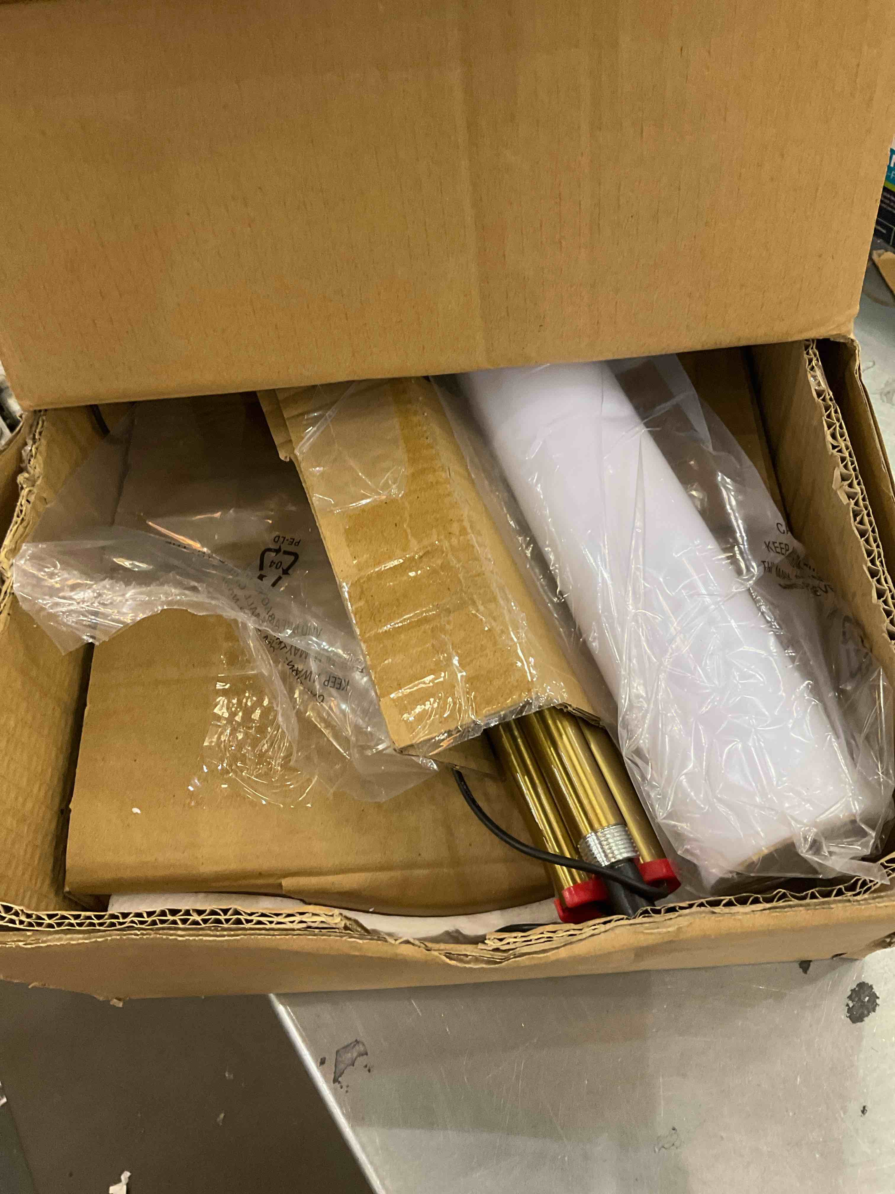 https://s3.amazonaws.com/lotting-images-prod/BargainHunt/EXS01262826_1711045752313.jpeg
