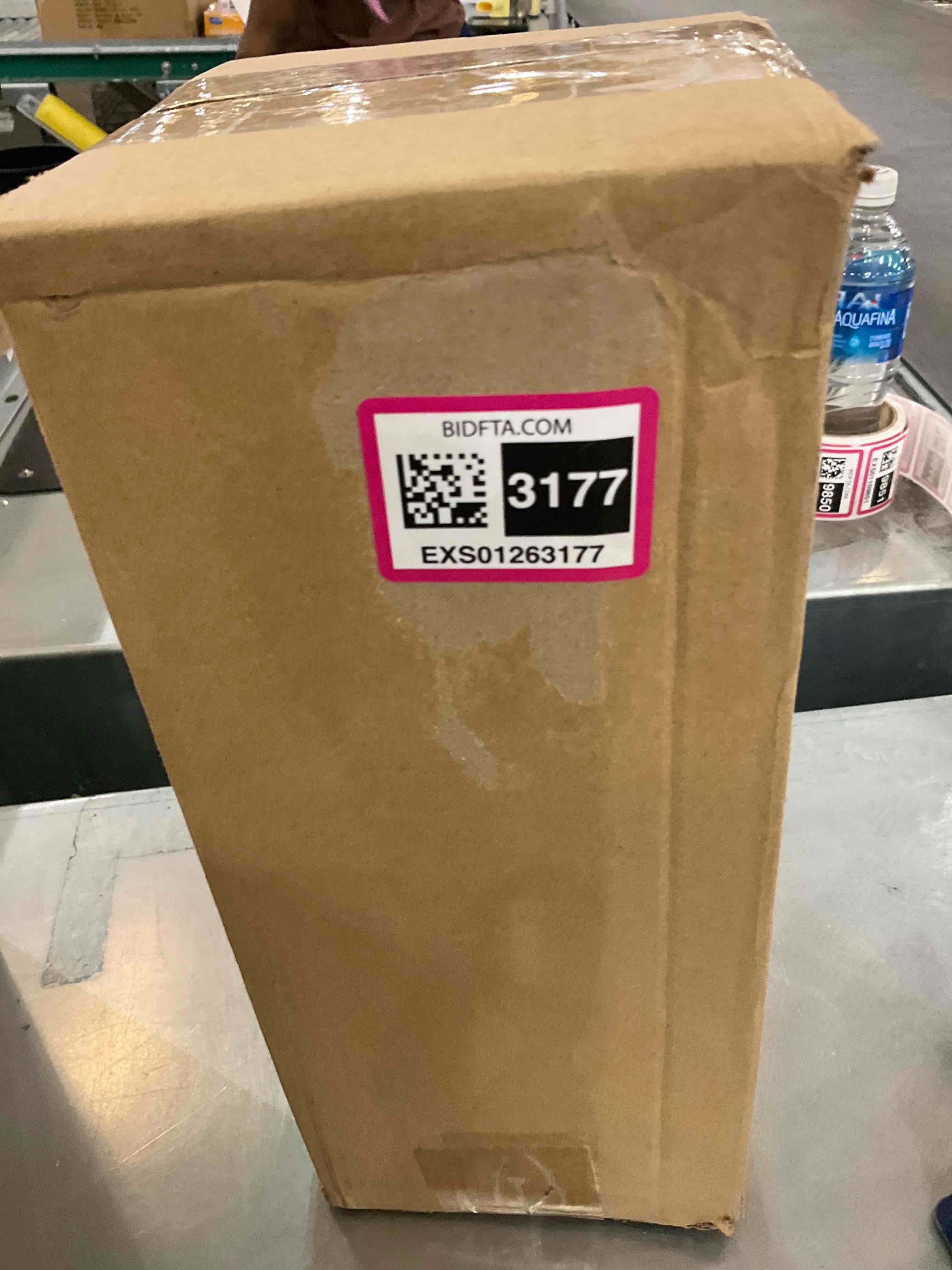 https://s3.amazonaws.com/lotting-images-prod/BargainHunt/EXS01263177_1710436616438.jpeg