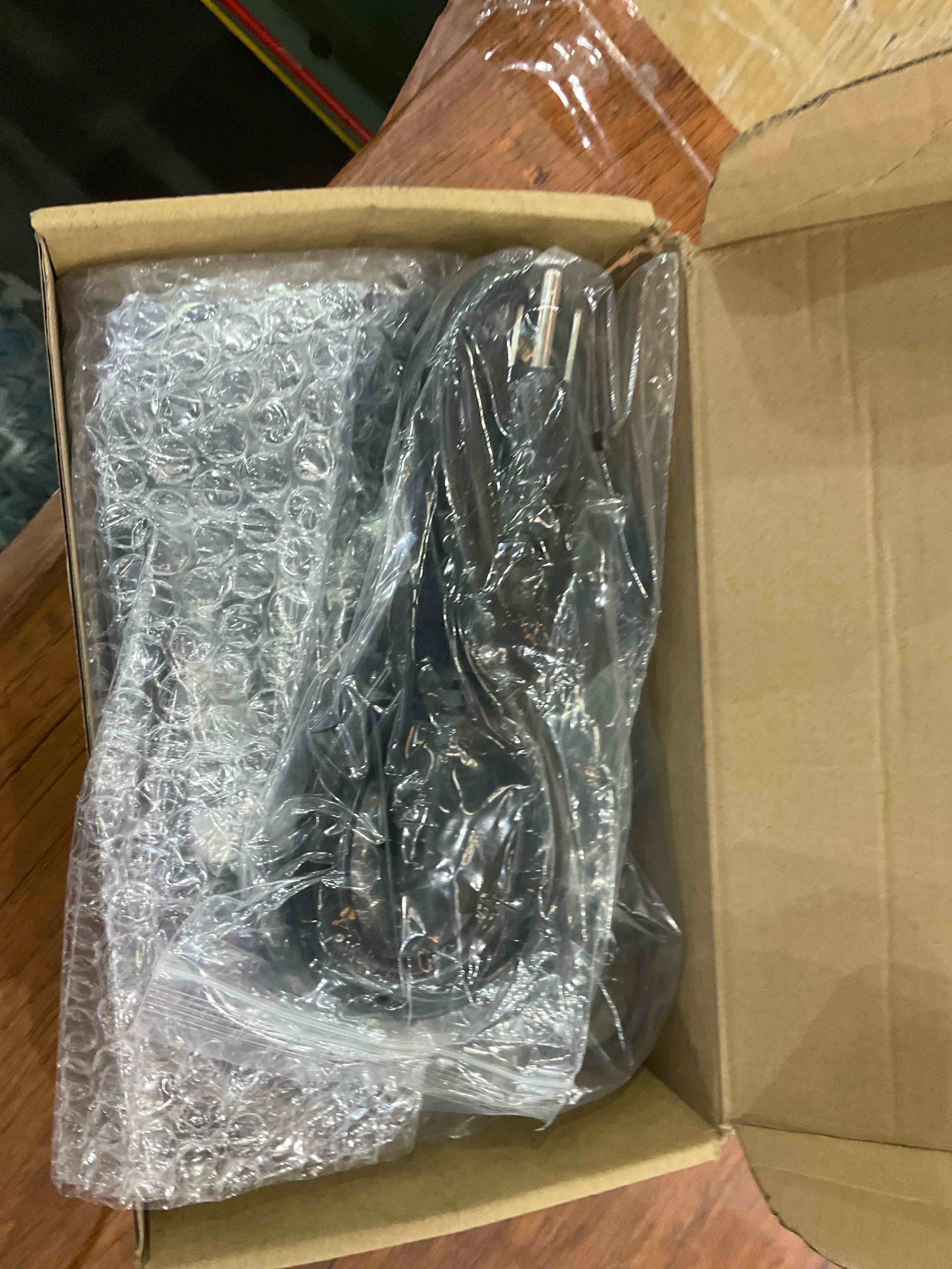 https://s3.amazonaws.com/lotting-images-prod/BargainHunt/EXS01263507_1712069125742.jpeg