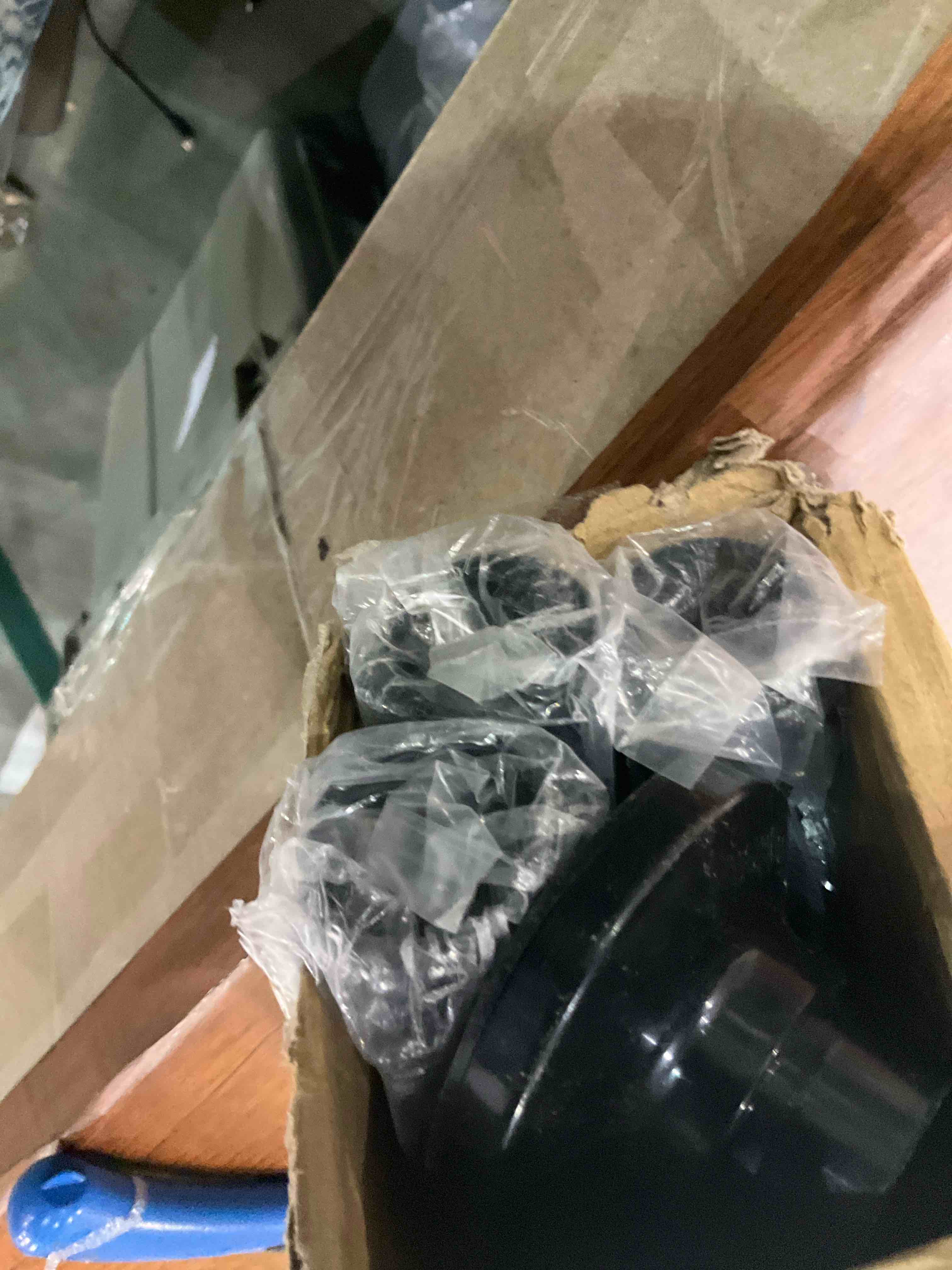 https://s3.amazonaws.com/lotting-images-prod/BargainHunt/EXS01263707_1712234632261.jpeg