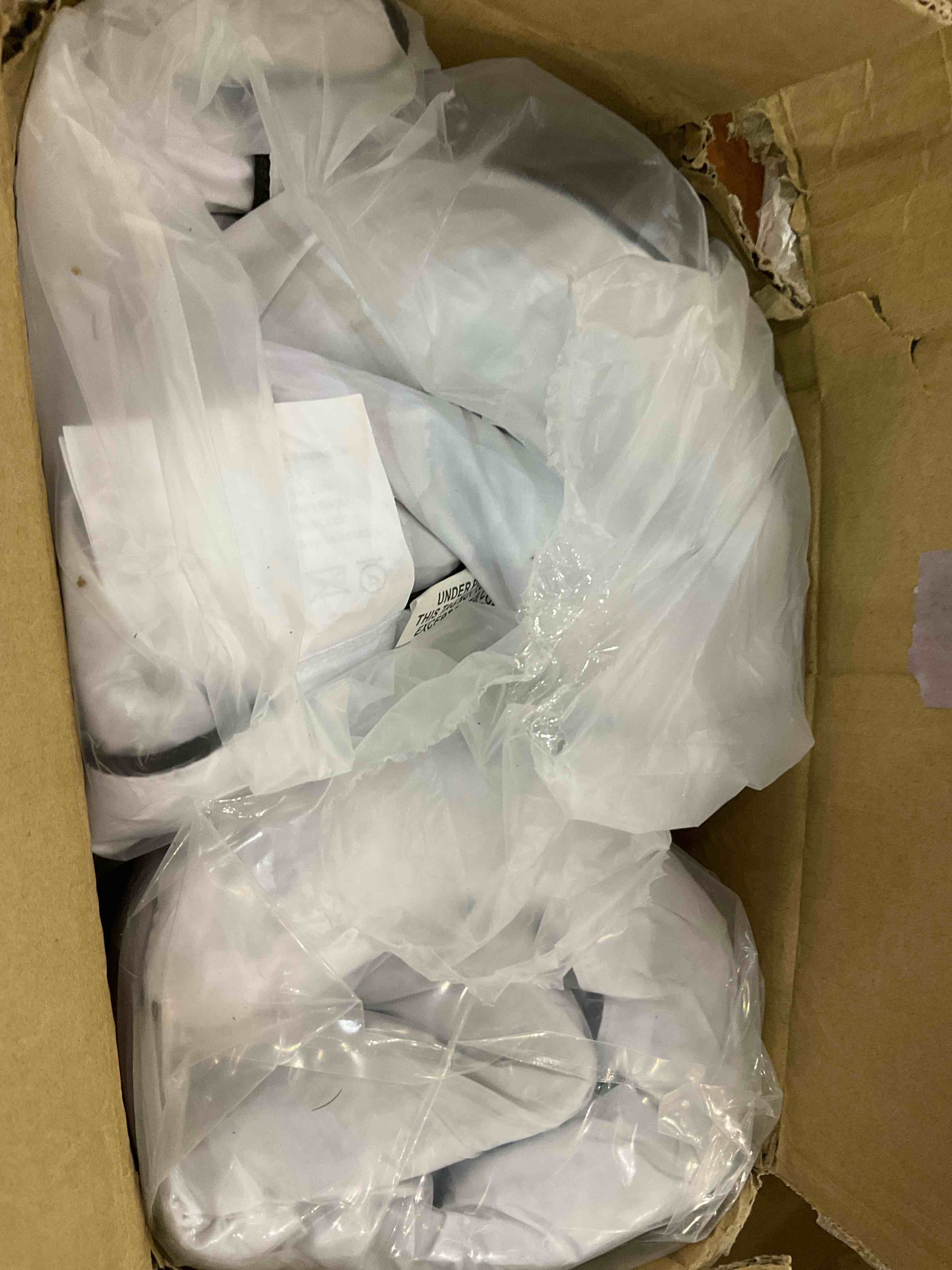 https://s3.amazonaws.com/lotting-images-prod/BargainHunt/EXS01263938_1712338869404.jpeg