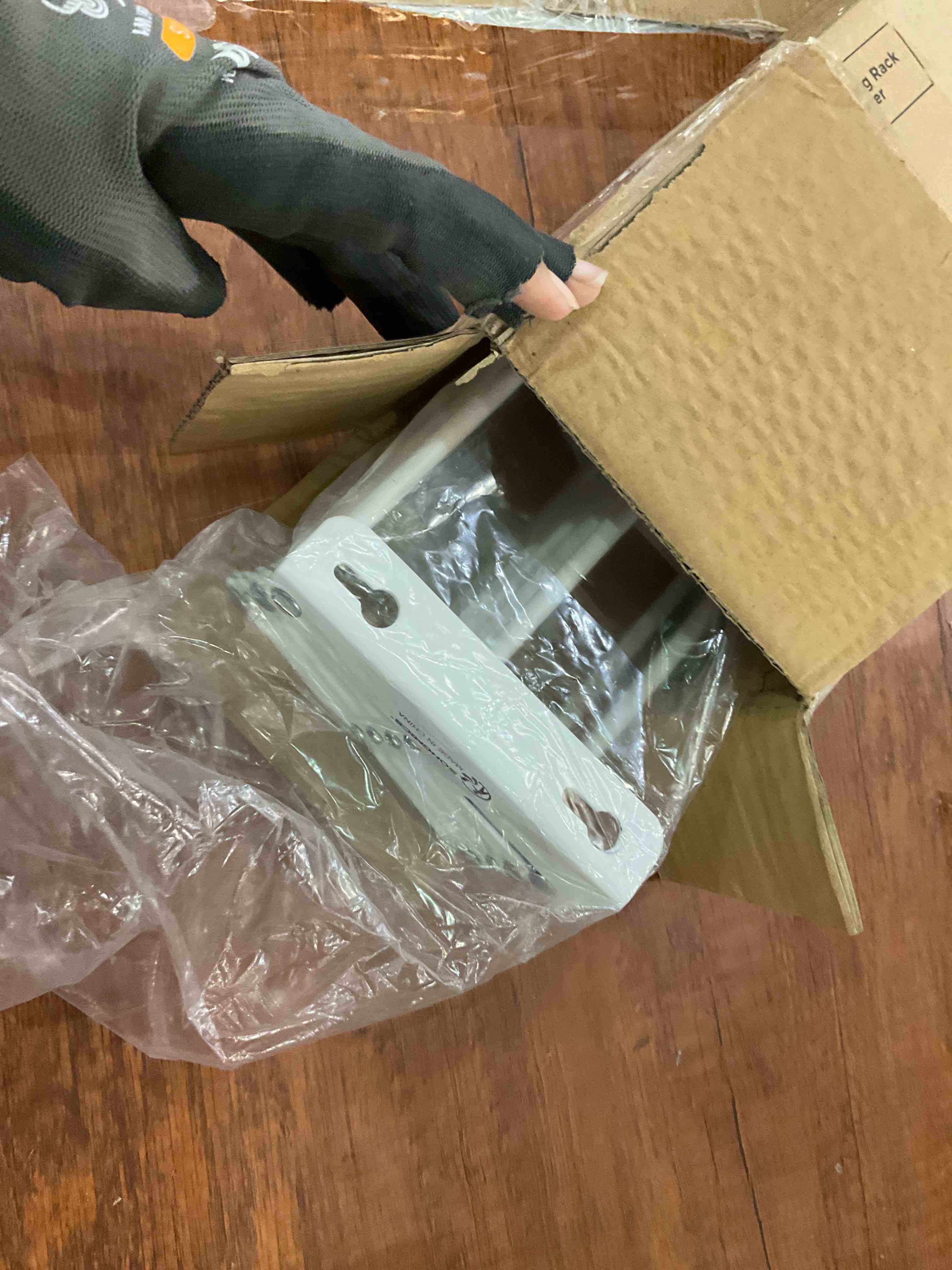 https://s3.amazonaws.com/lotting-images-prod/BargainHunt/EXS01263955_1712342541718.jpeg