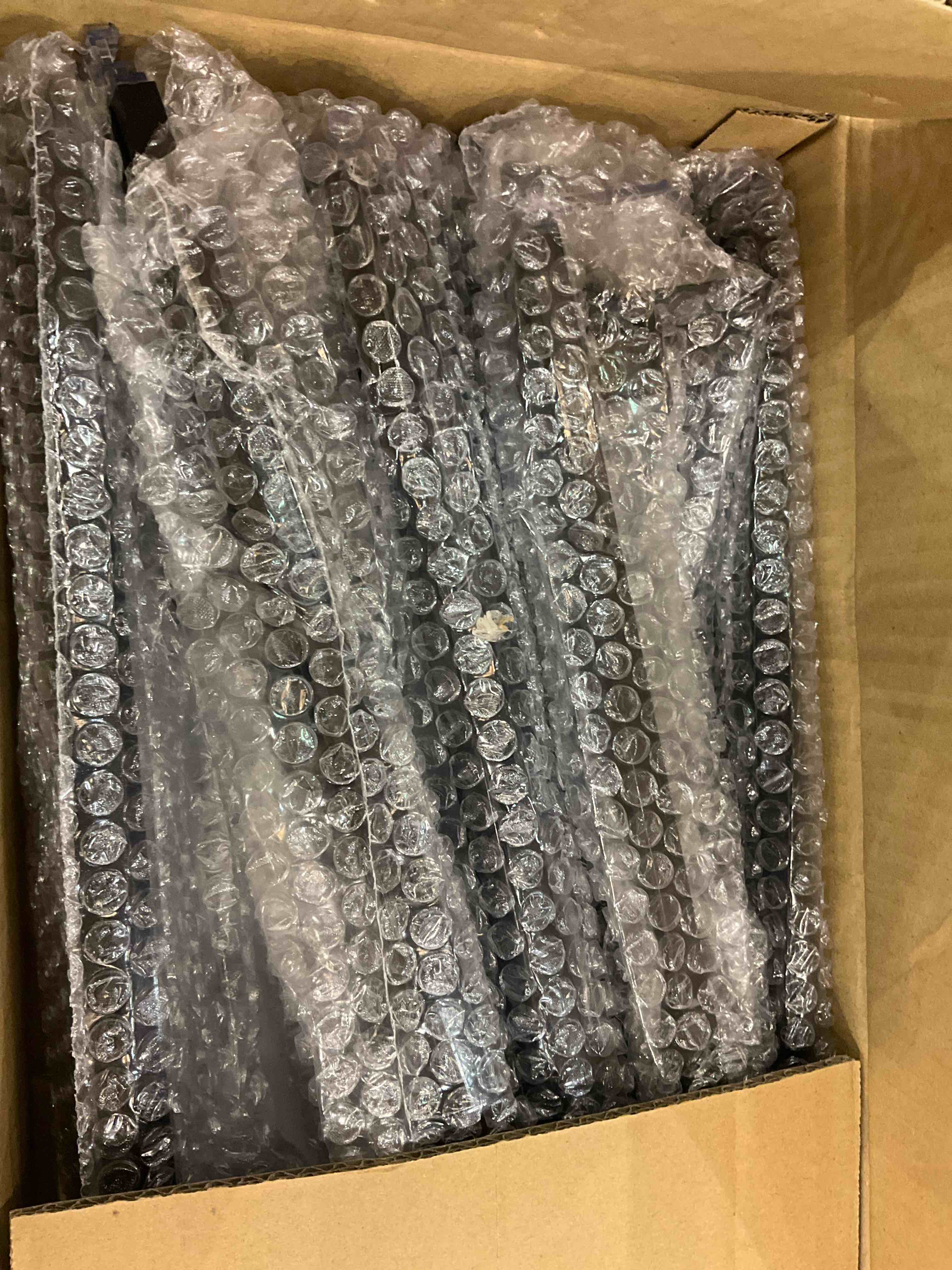 https://s3.amazonaws.com/lotting-images-prod/BargainHunt/EXS01264035_1710517306736.jpeg