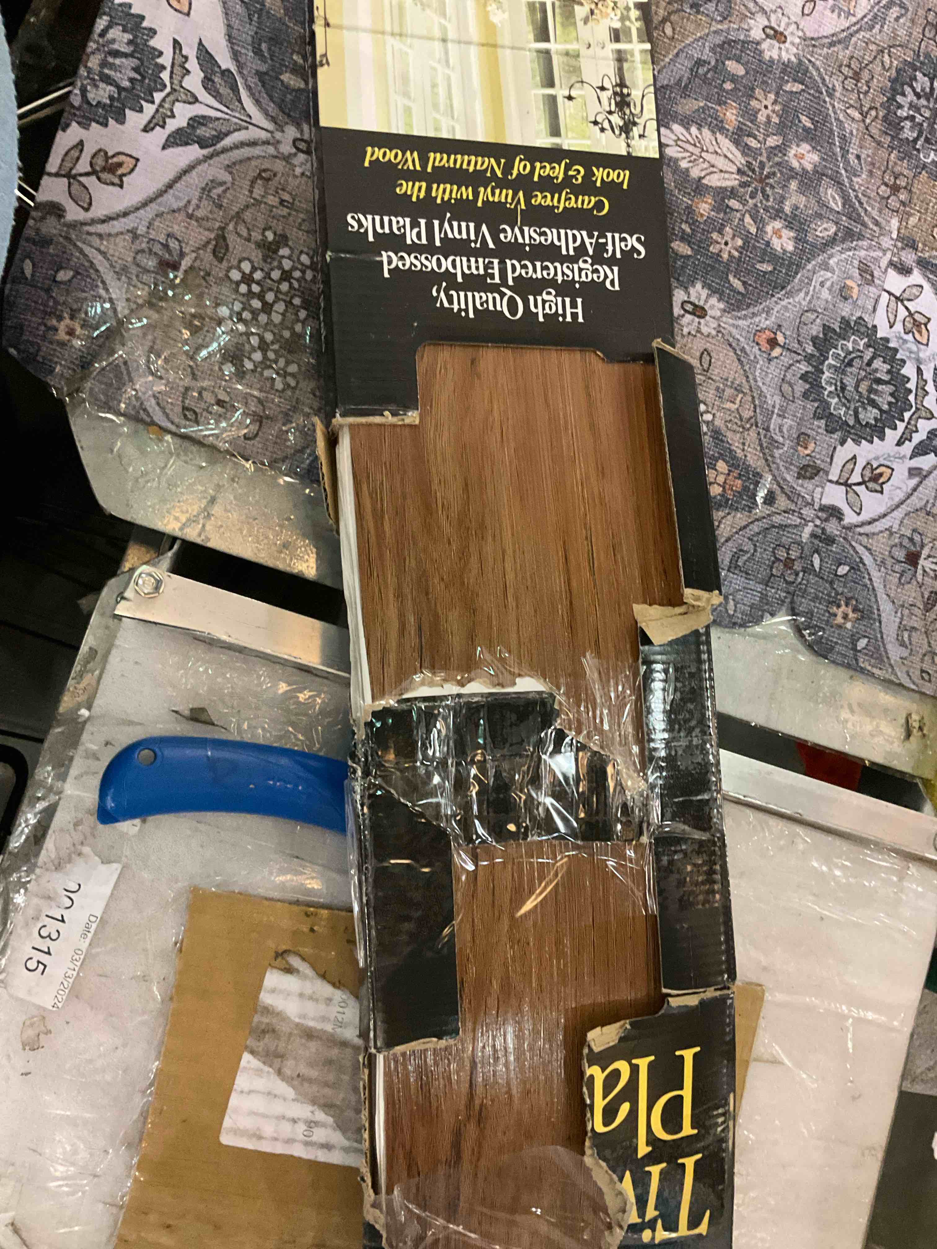https://s3.amazonaws.com/lotting-images-prod/BargainHunt/EXS01264156_1710770446452.jpeg