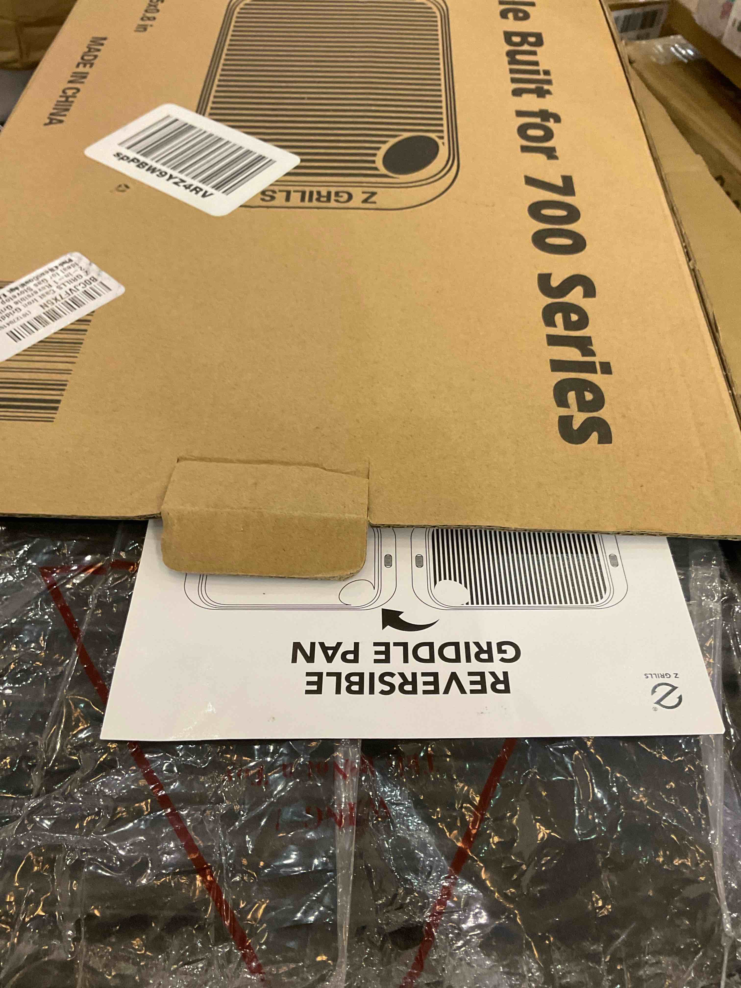 Z GRILLS Cast Iron Griddle 2-in-1 Reversible Grill Pan, Ideal for Gas Stovetop, Campfire, and Oven Cooking, Lightly Pre-Seasoned for Enhanced Flavor, 20-inch