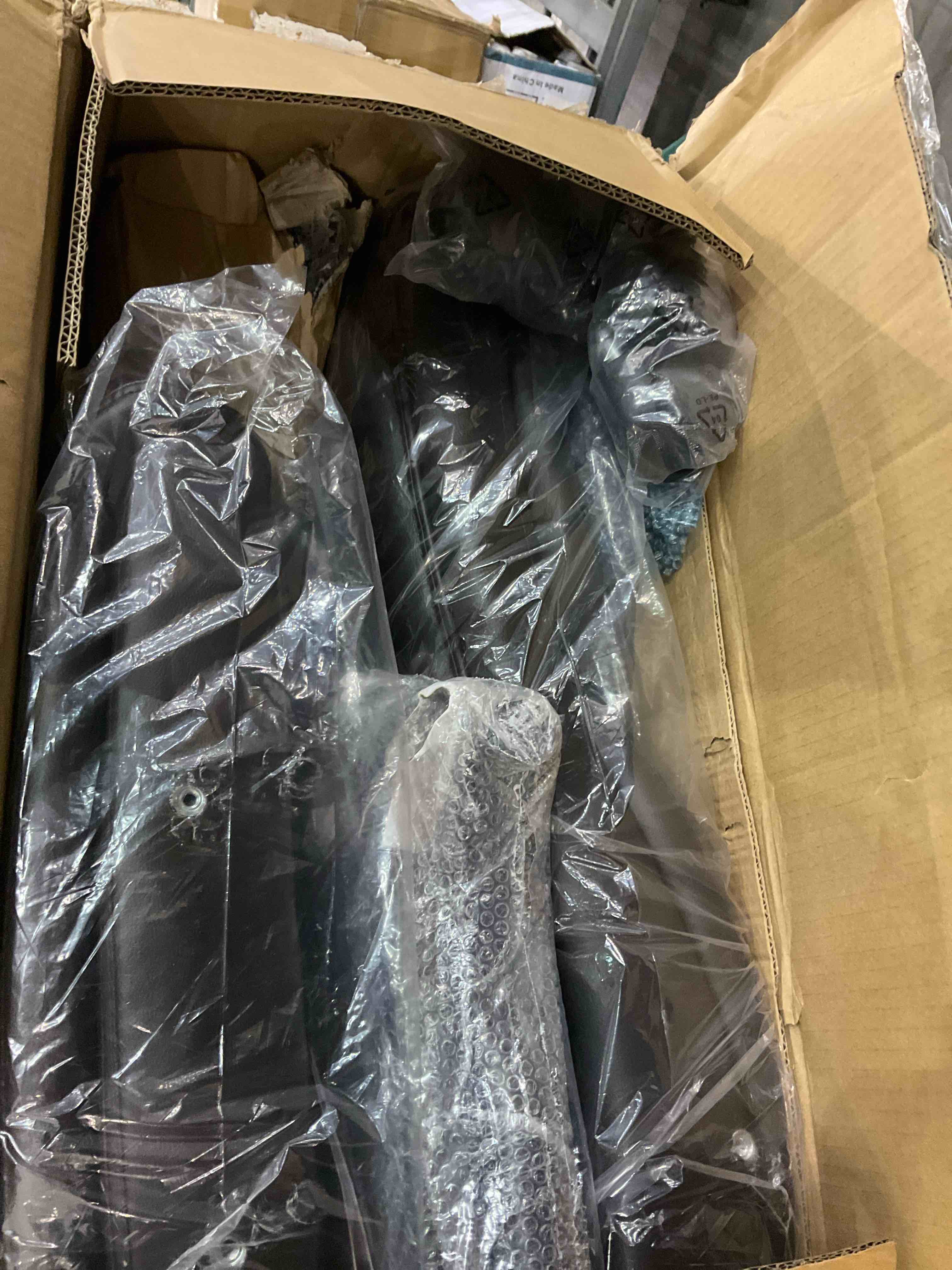 https://s3.amazonaws.com/lotting-images-prod/BargainHunt/EXS01264410_1711021720173.jpeg