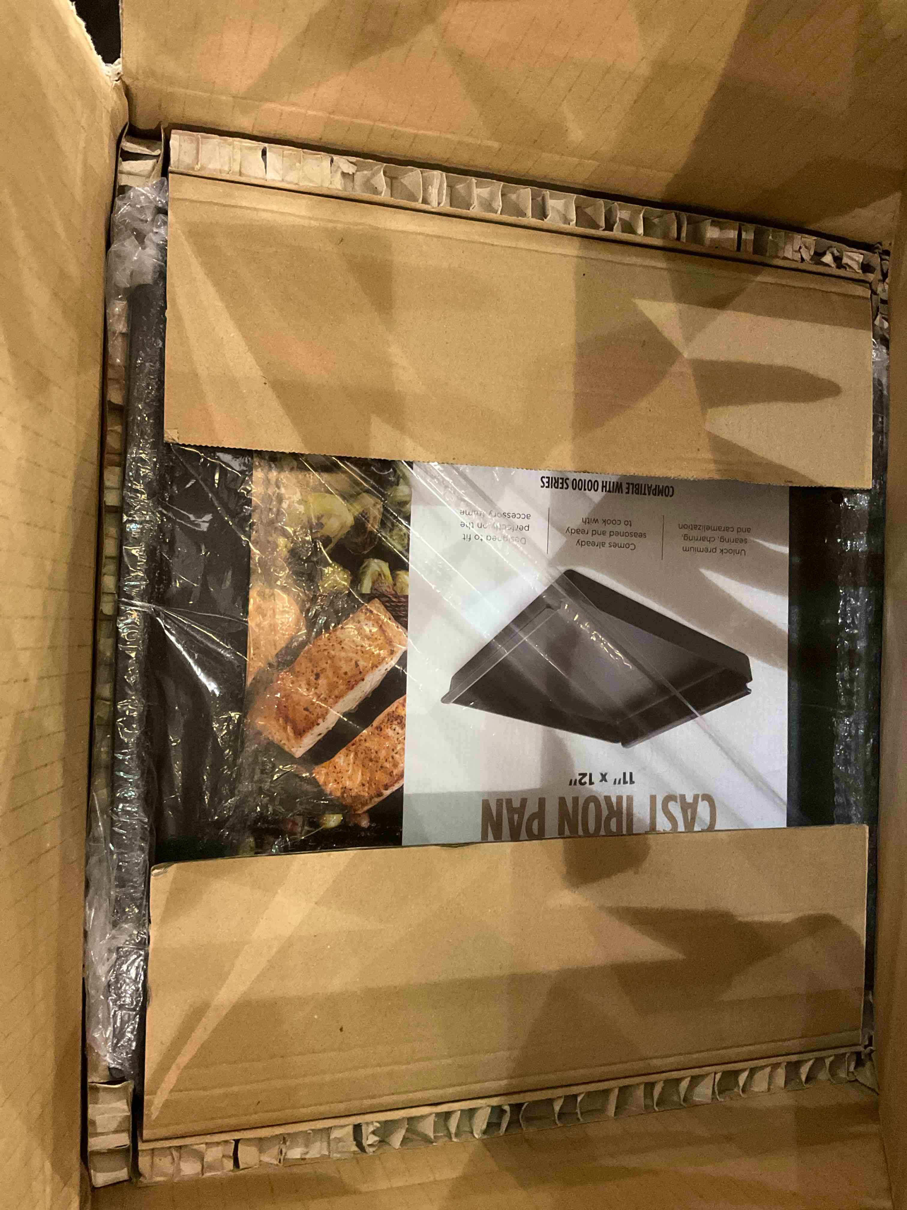 Ninja XSKOCTPN Woodfire Outdoor Cast Iron Pan, Pre-Seasoned, High Heat, Compatible Woodfire Outdoor Oven (OO100 Series), Cast Iron, Black, 12â€? x 12â€?