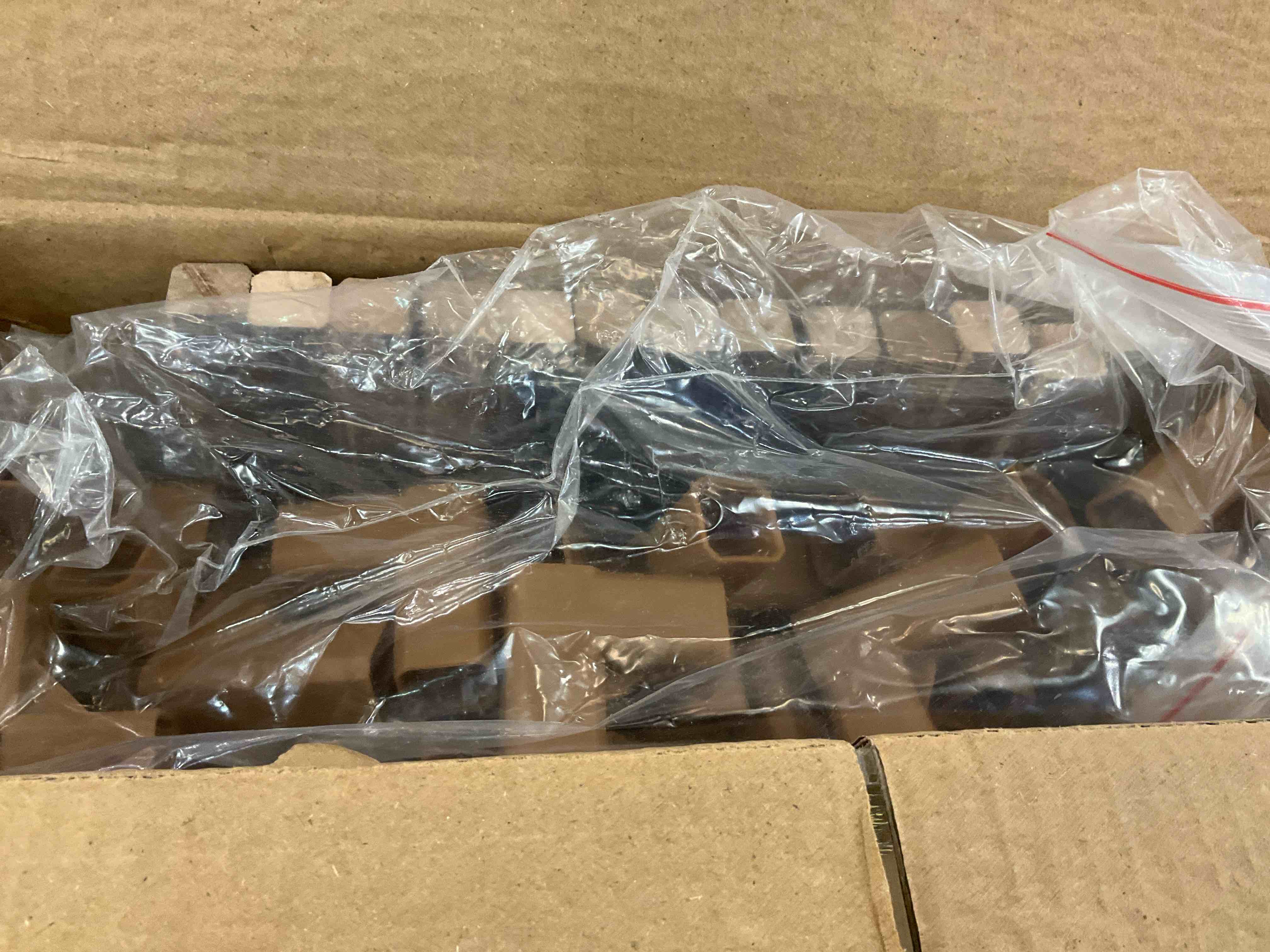 https://s3.amazonaws.com/lotting-images-prod/BargainHunt/EXS01264627_1711046254463.jpeg
