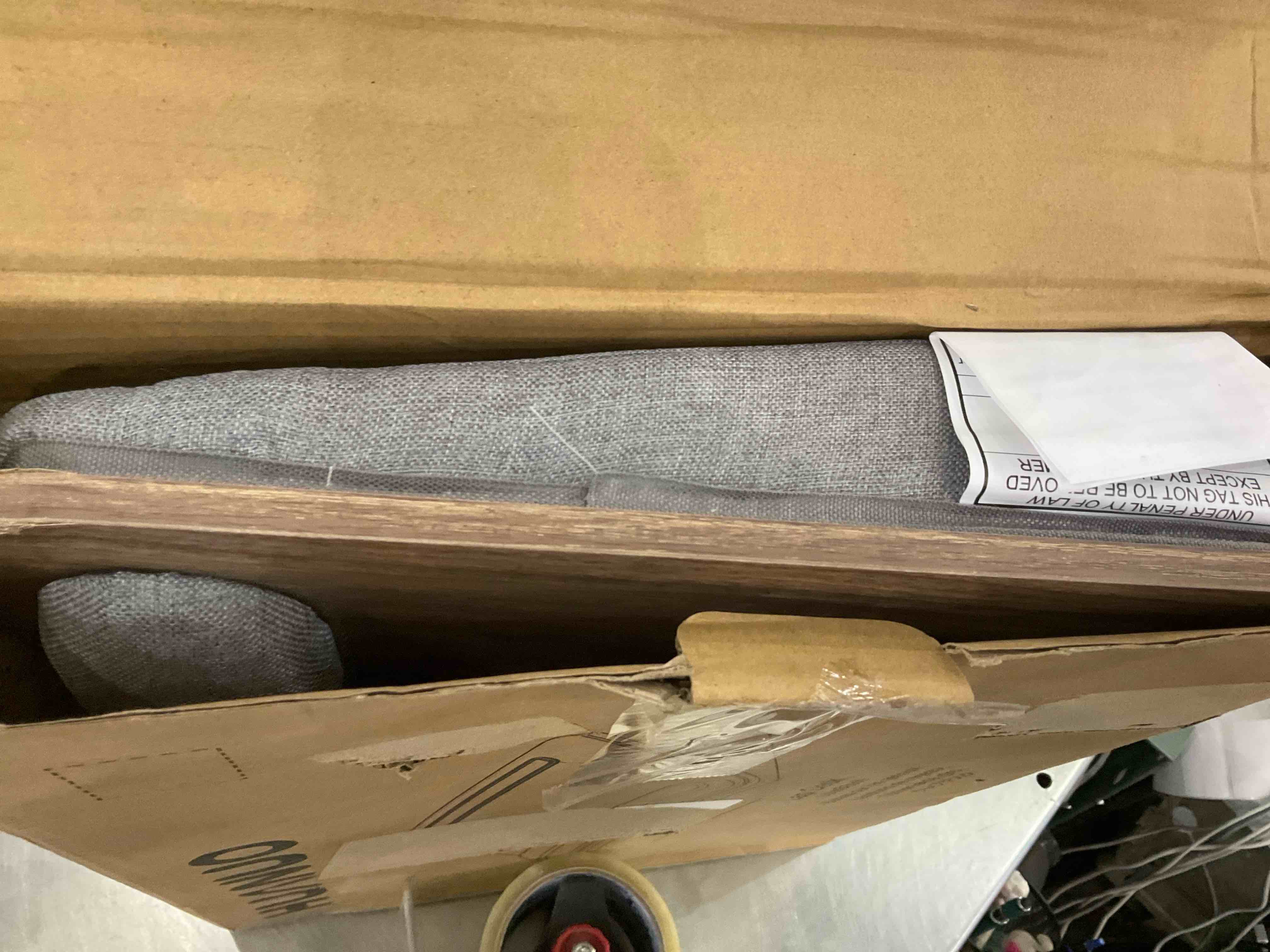 https://s3.amazonaws.com/lotting-images-prod/BargainHunt/EXS01264690_1711120117237.jpeg