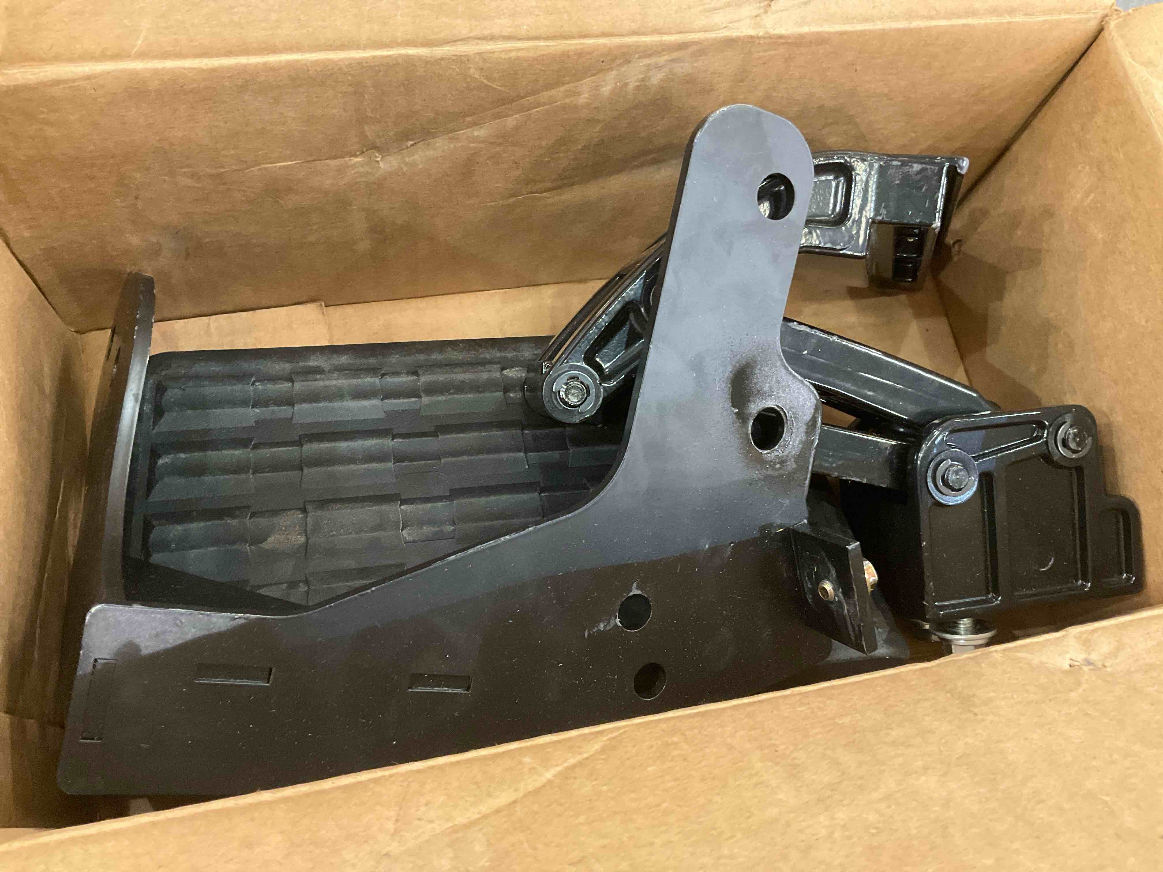 https://s3.amazonaws.com/lotting-images-prod/BargainHunt/EXS01264717_1711127072408.jpeg