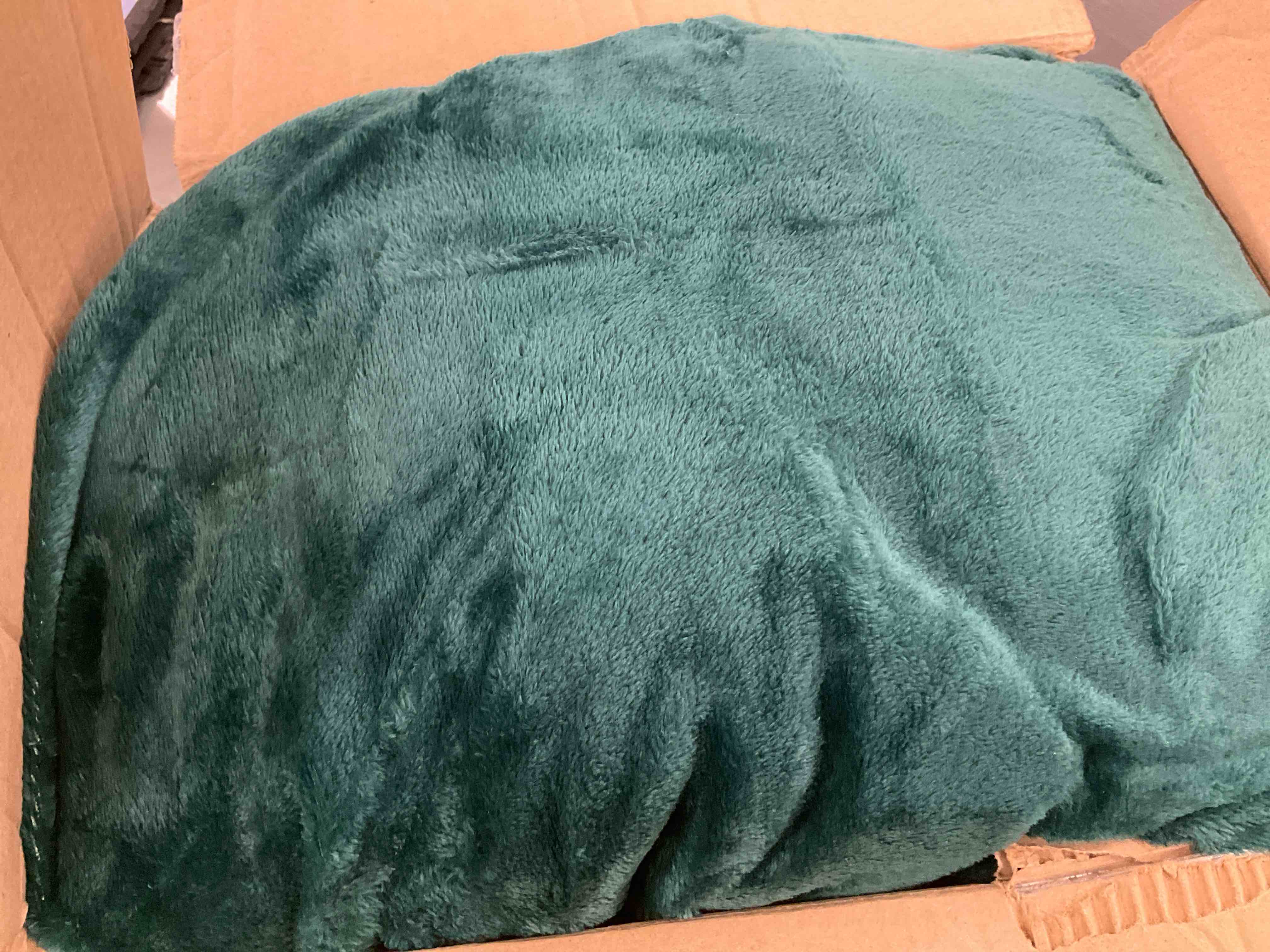 https://s3.amazonaws.com/lotting-images-prod/BargainHunt/EXS01264736_1711129847183.jpeg