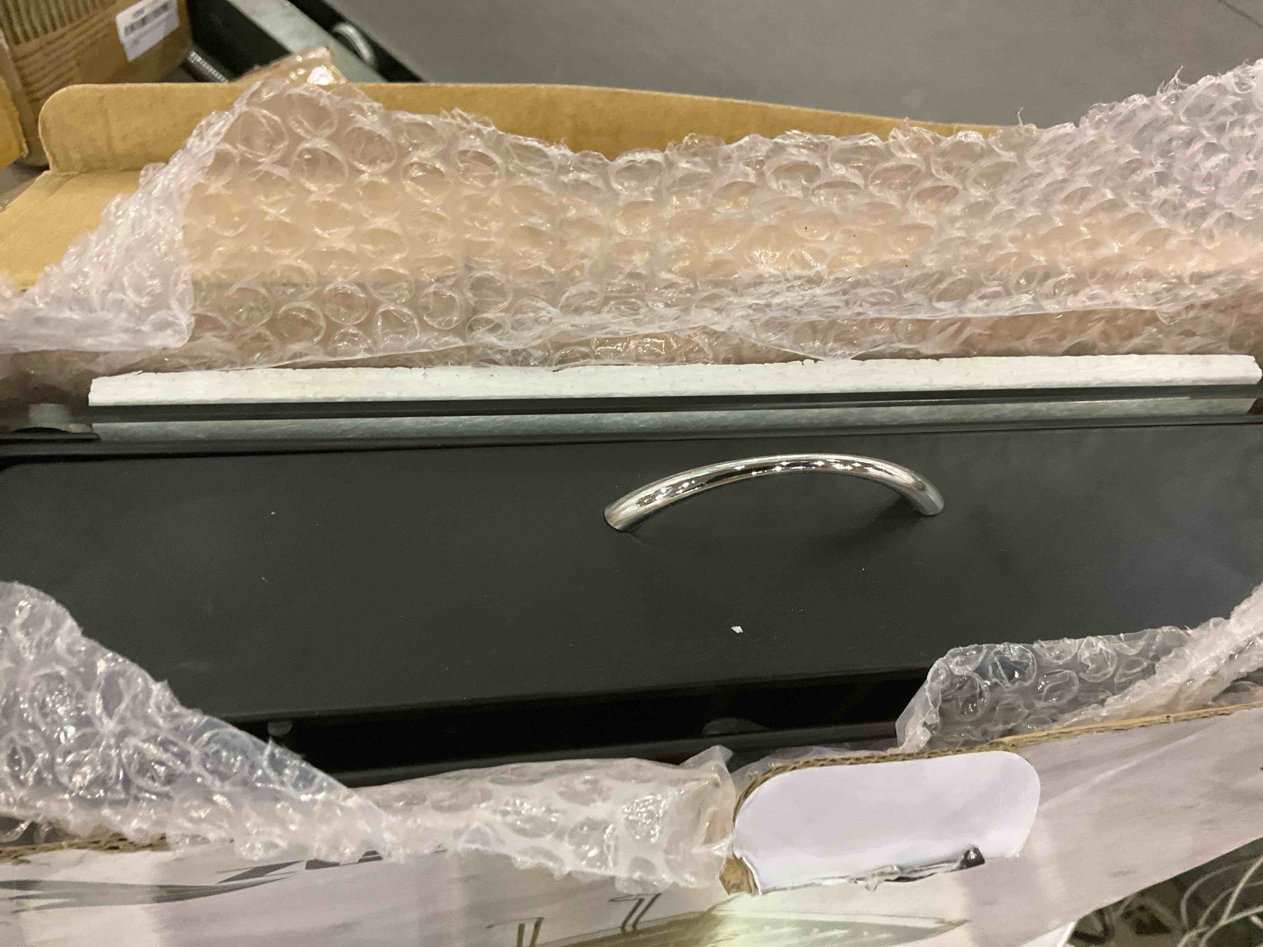 https://s3.amazonaws.com/lotting-images-prod/BargainHunt/EXS01264789_1711368681597.jpeg