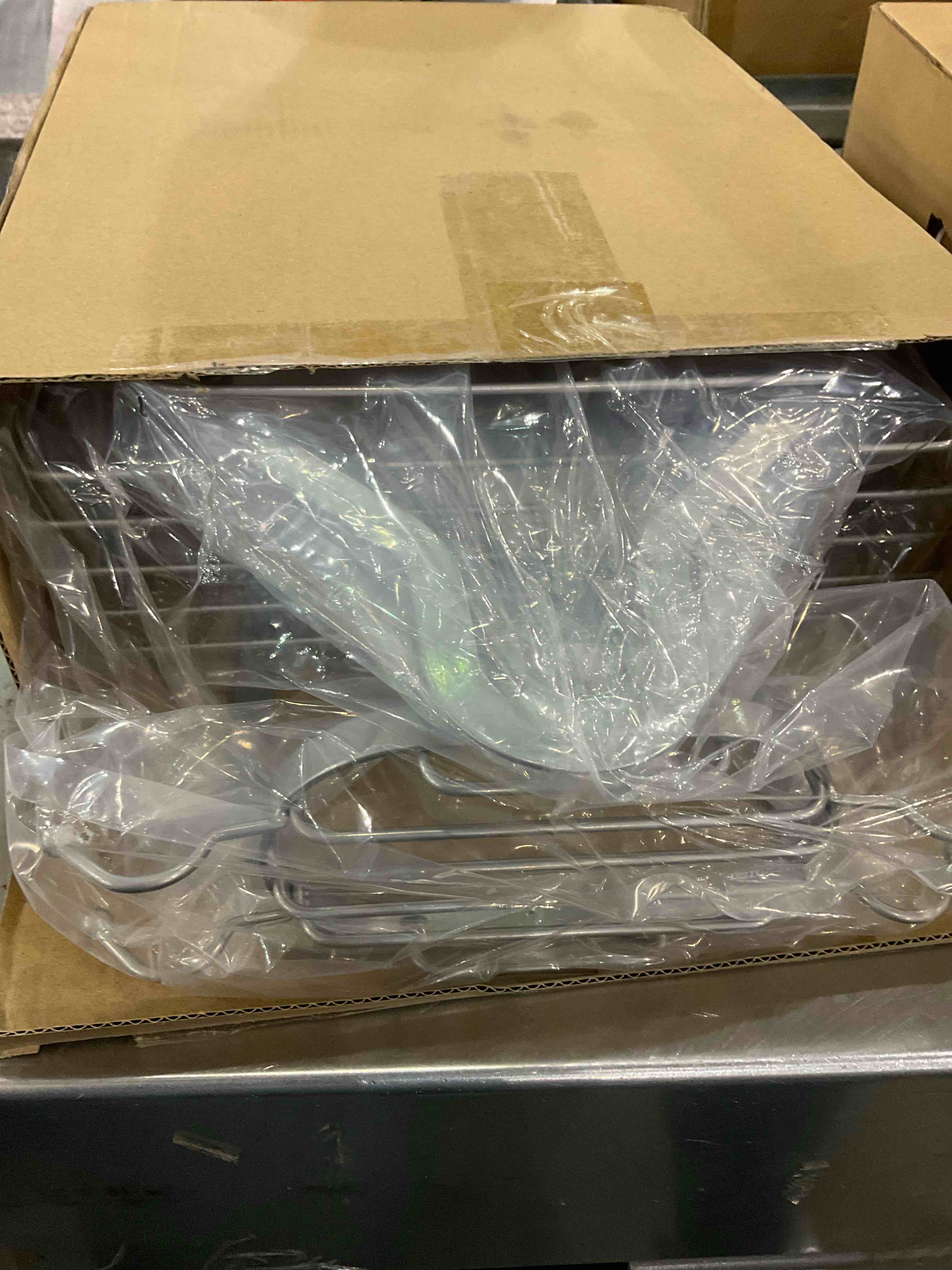 https://s3.amazonaws.com/lotting-images-prod/BargainHunt/EXS01265077_1709645433937.jpeg