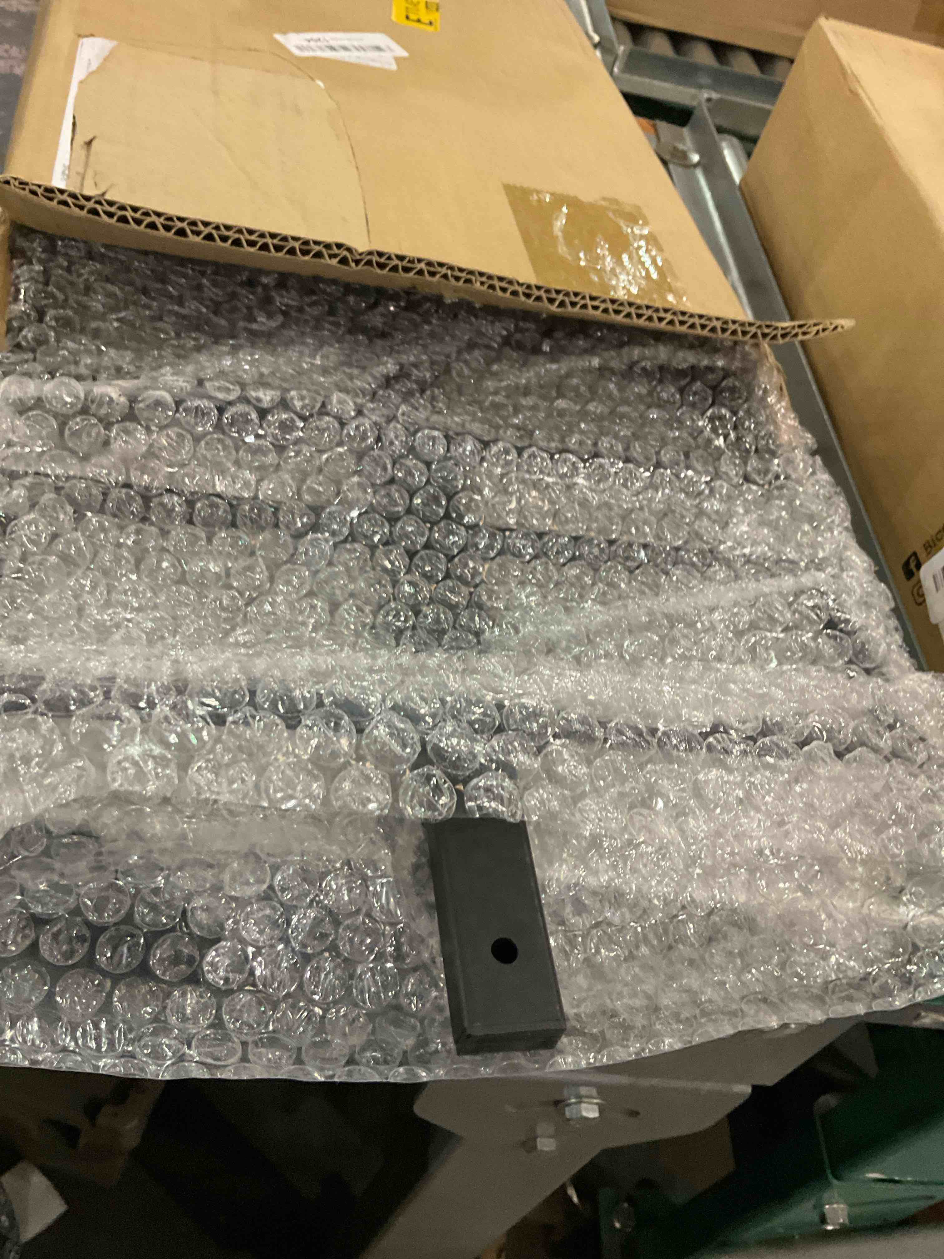 https://s3.amazonaws.com/lotting-images-prod/BargainHunt/EXS01265118_1709653741262.jpeg