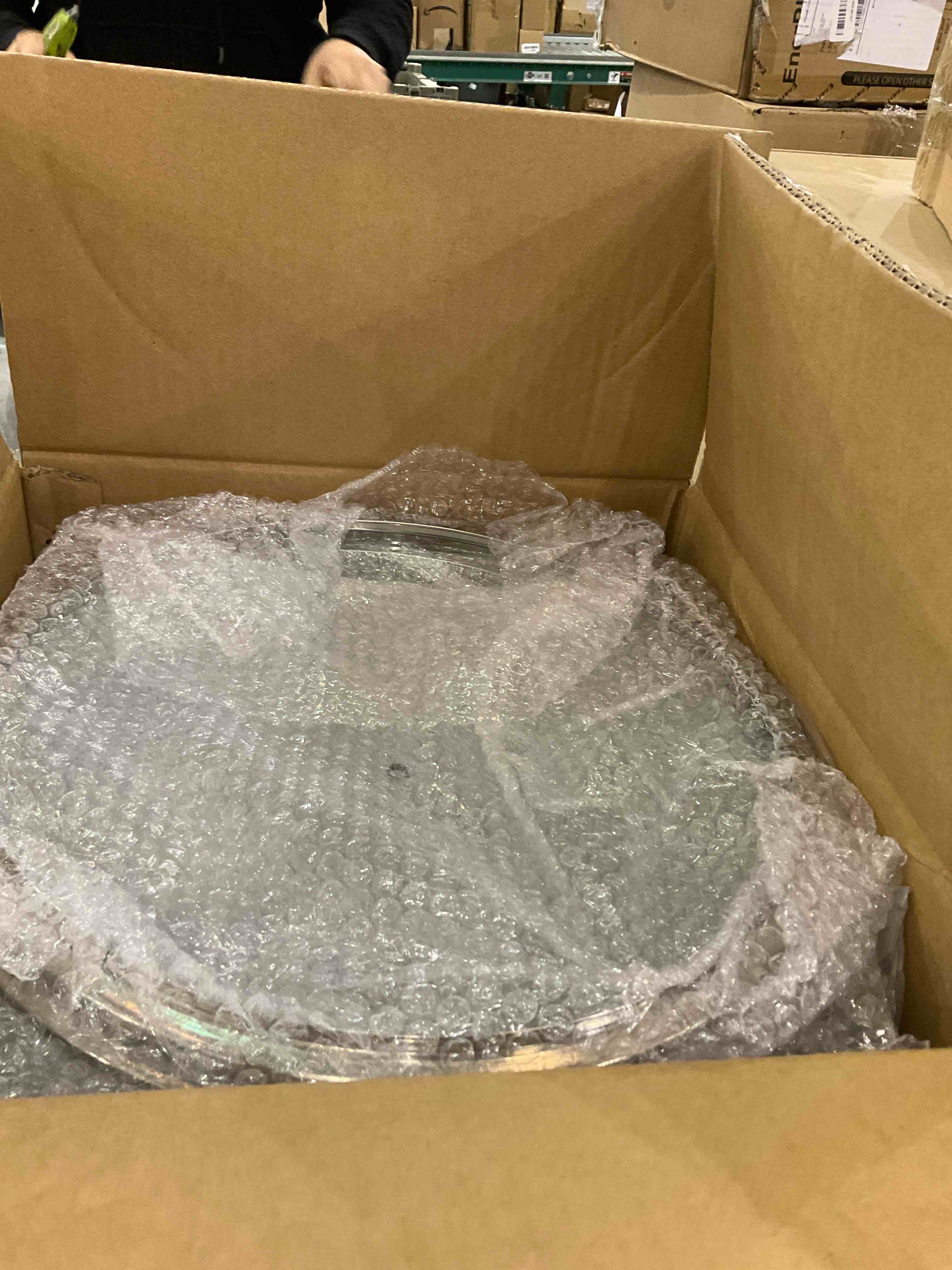 https://s3.amazonaws.com/lotting-images-prod/BargainHunt/EXS01265126_1709654697570.jpeg