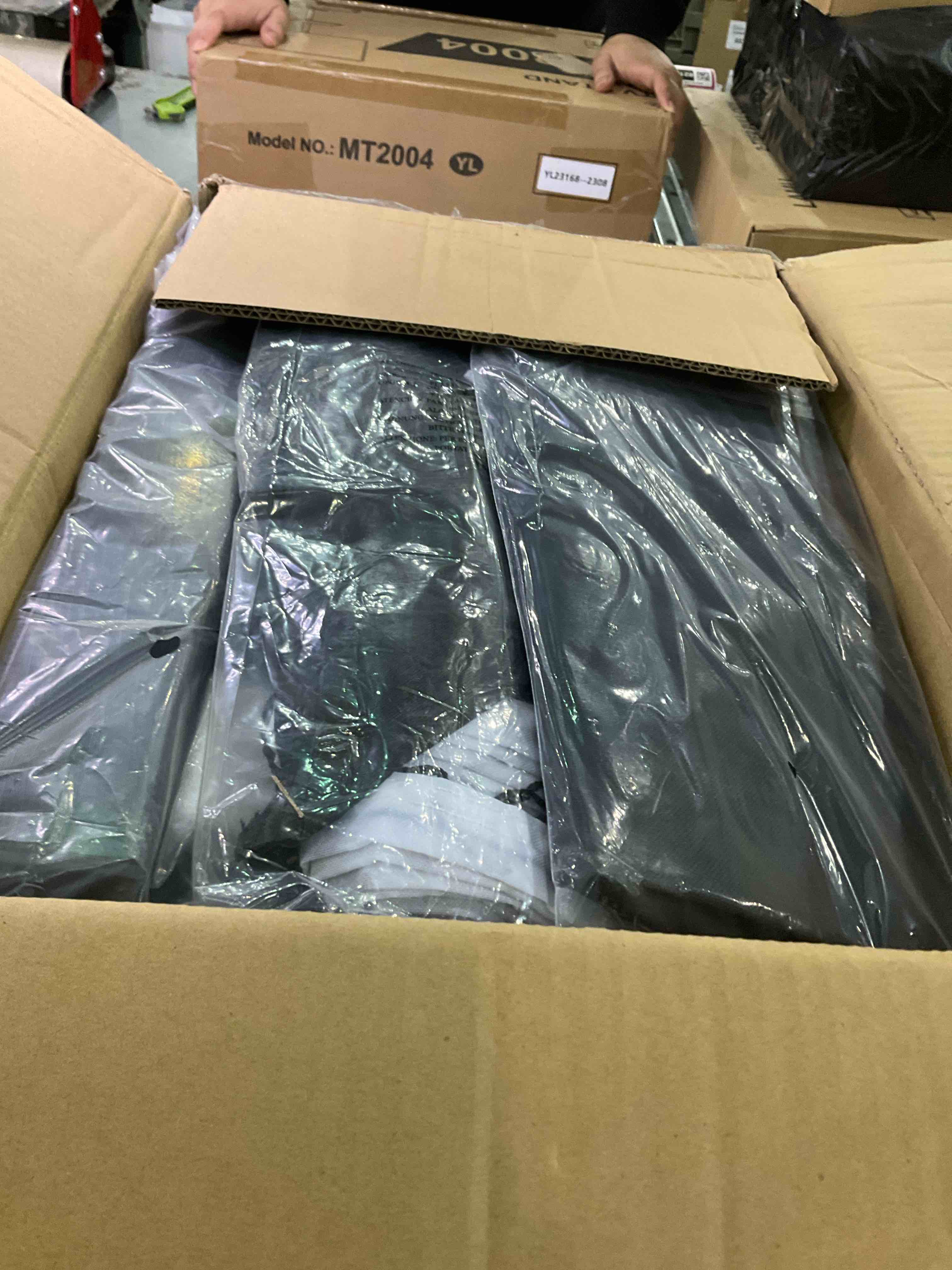 https://s3.amazonaws.com/lotting-images-prod/BargainHunt/EXS01265190_1709666871284.jpeg