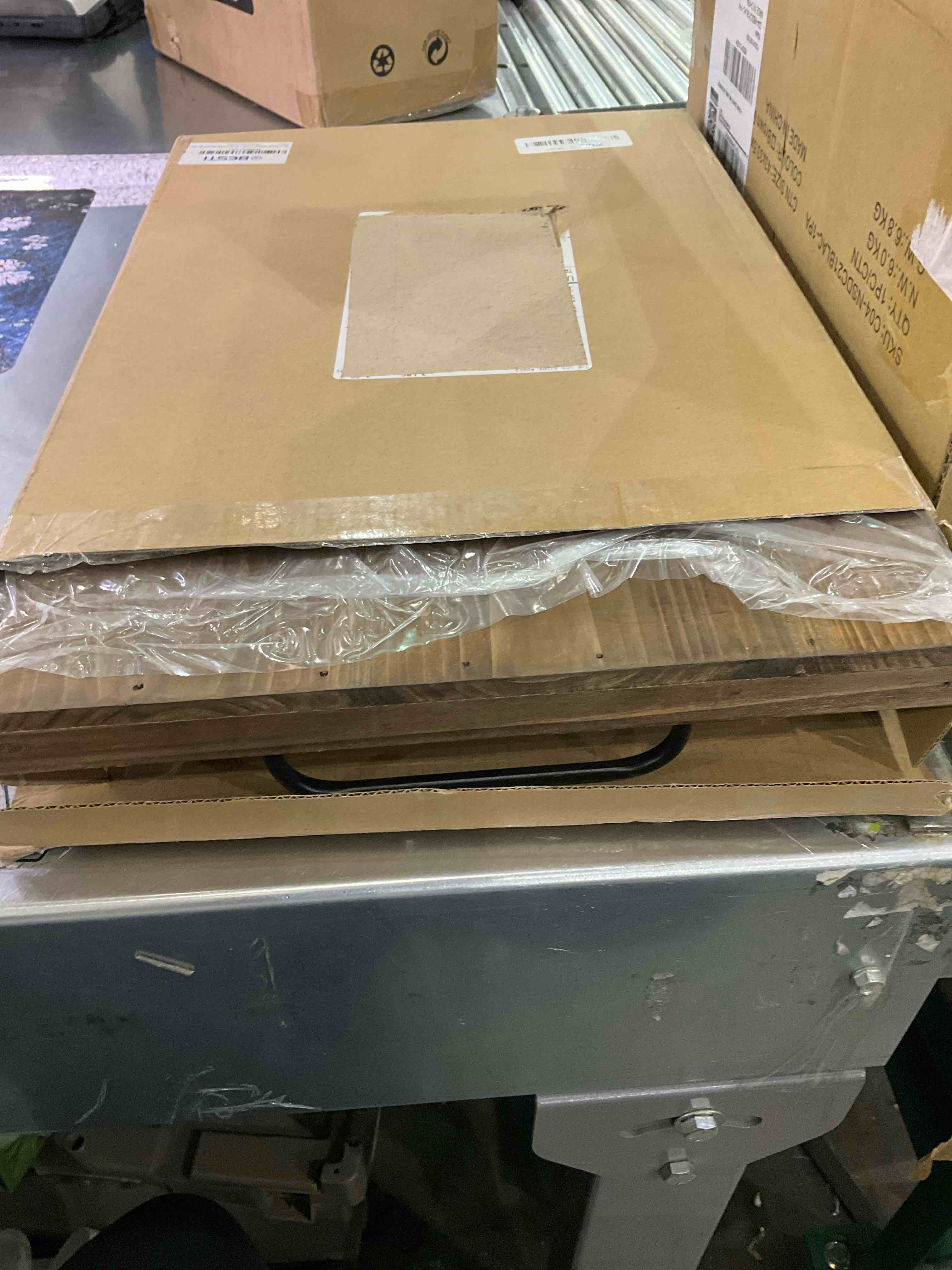 https://s3.amazonaws.com/lotting-images-prod/BargainHunt/EXS01265364_1709751298680.jpeg