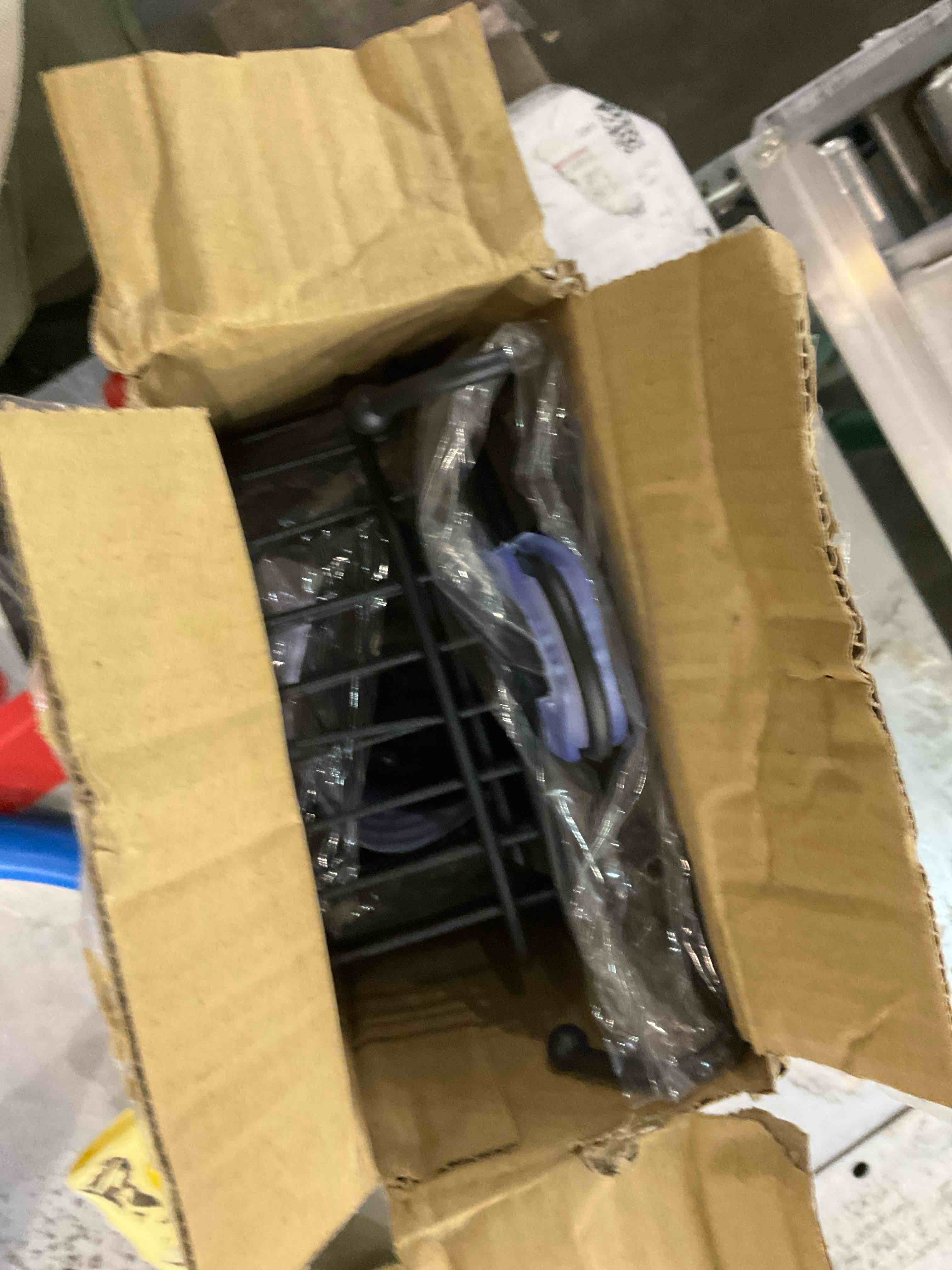 https://s3.amazonaws.com/lotting-images-prod/BargainHunt/EXS01265525_1711110788725.jpeg