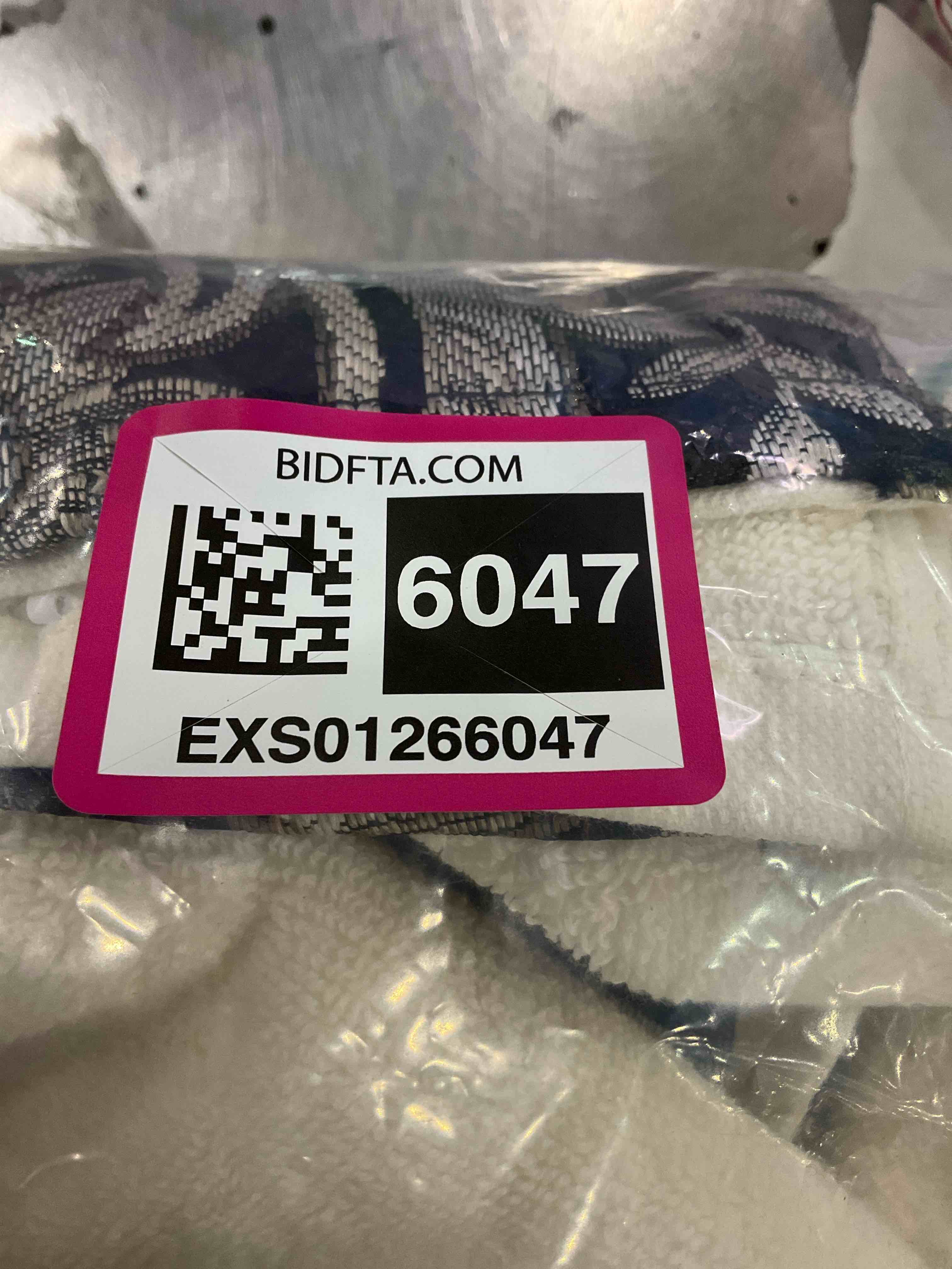 https://s3.amazonaws.com/lotting-images-prod/BargainHunt/EXS01266047_1712148045534.jpeg