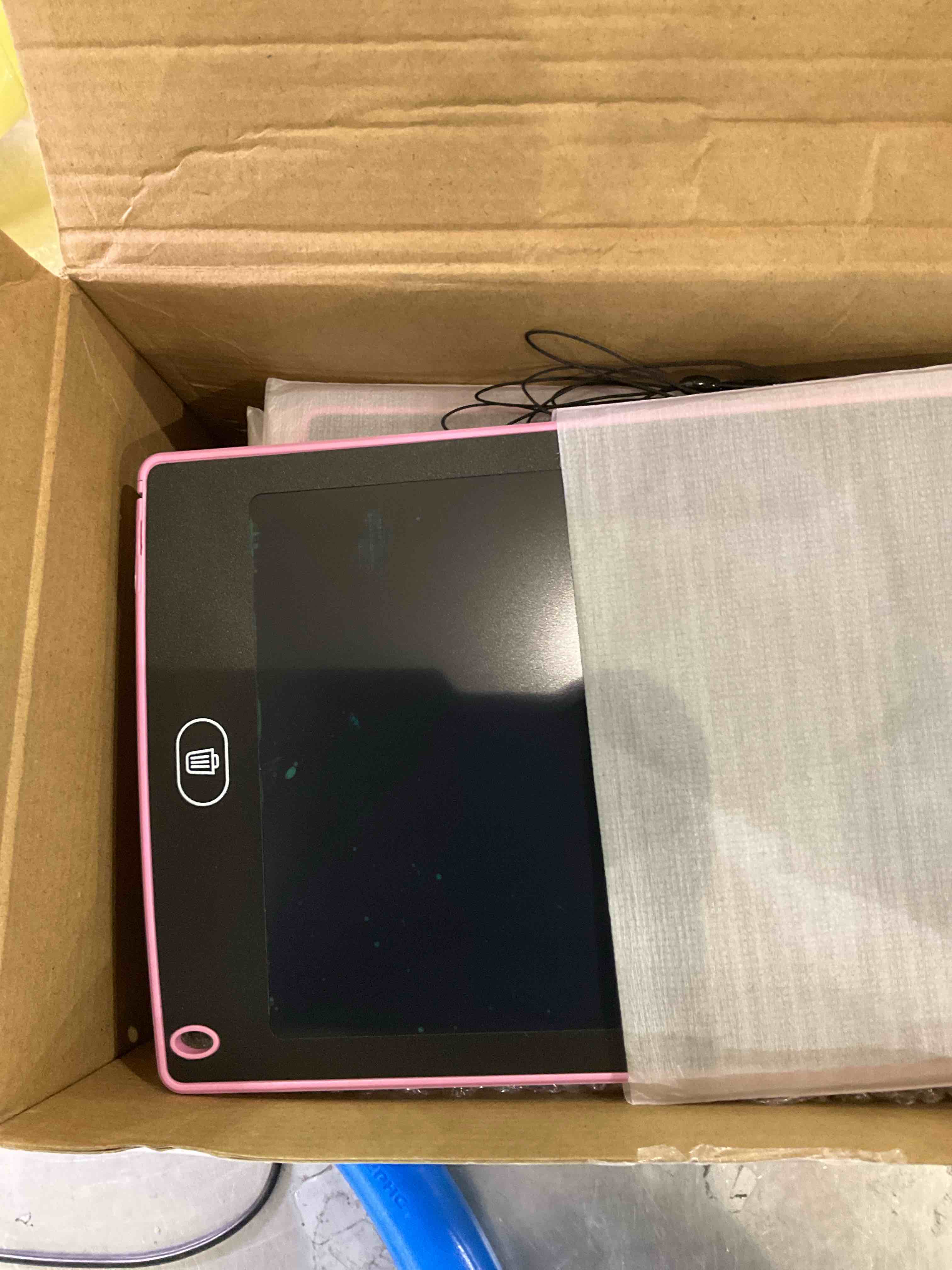 https://s3.amazonaws.com/lotting-images-prod/BargainHunt/EXS01266367_1712338117631.jpeg