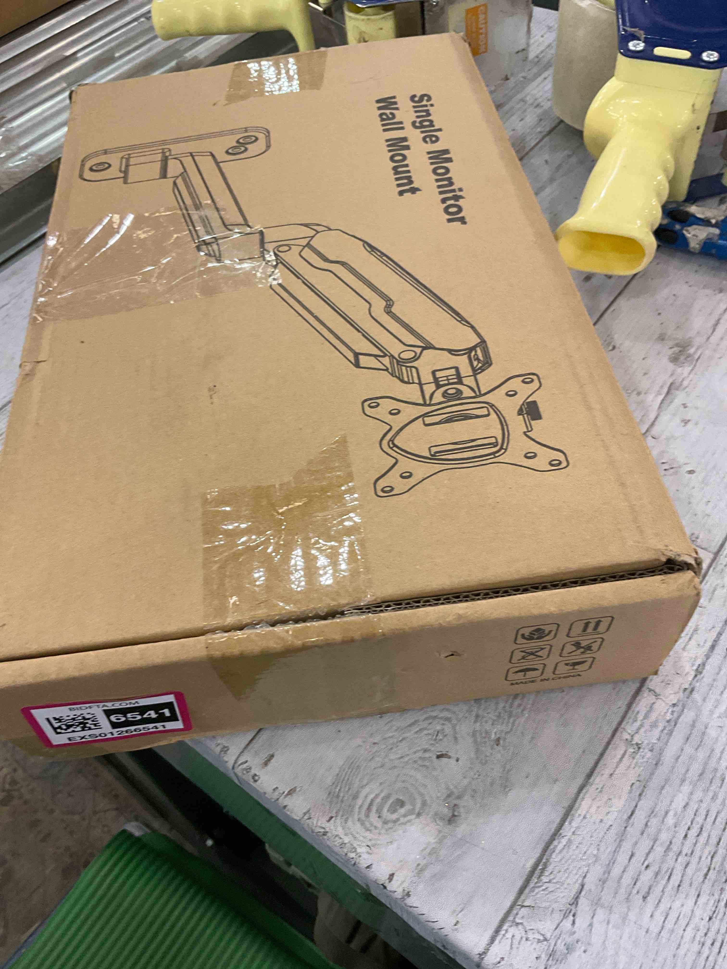 https://s3.amazonaws.com/lotting-images-prod/BargainHunt/EXS01266541_1709563813378.jpeg