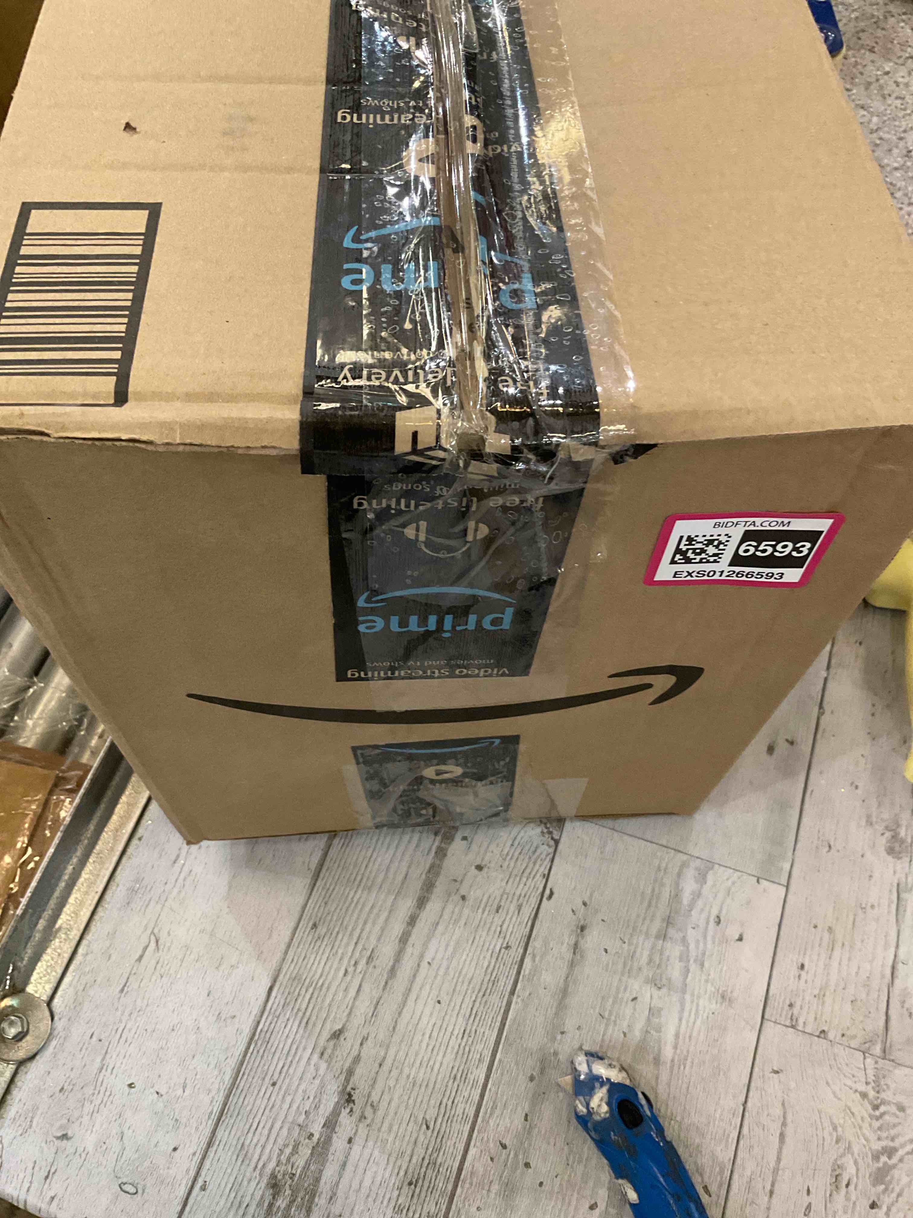 https://s3.amazonaws.com/lotting-images-prod/BargainHunt/EXS01266593_1709574831012.jpeg