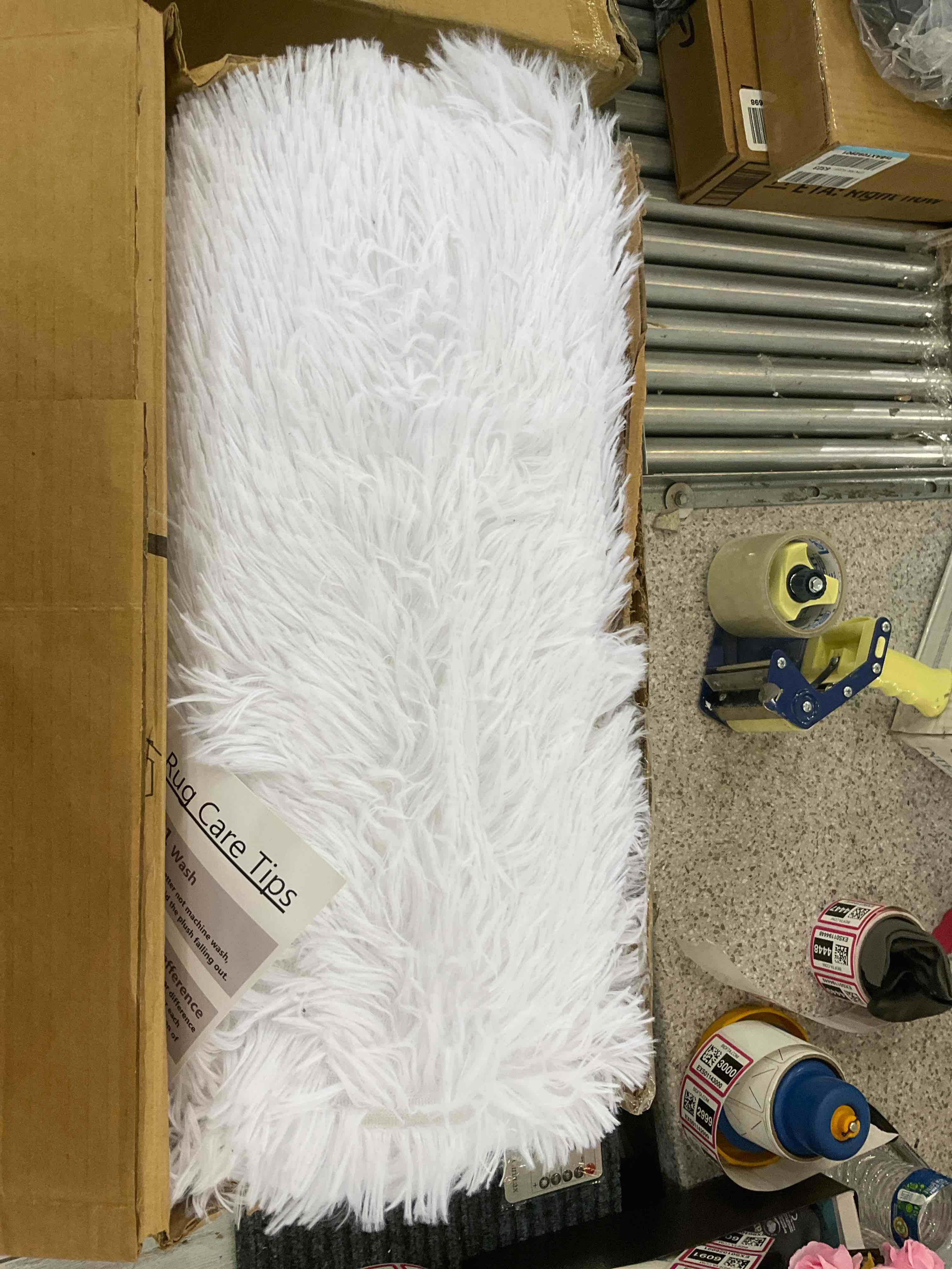 https://s3.amazonaws.com/lotting-images-prod/BargainHunt/EXS01266594_1709574921483.jpeg