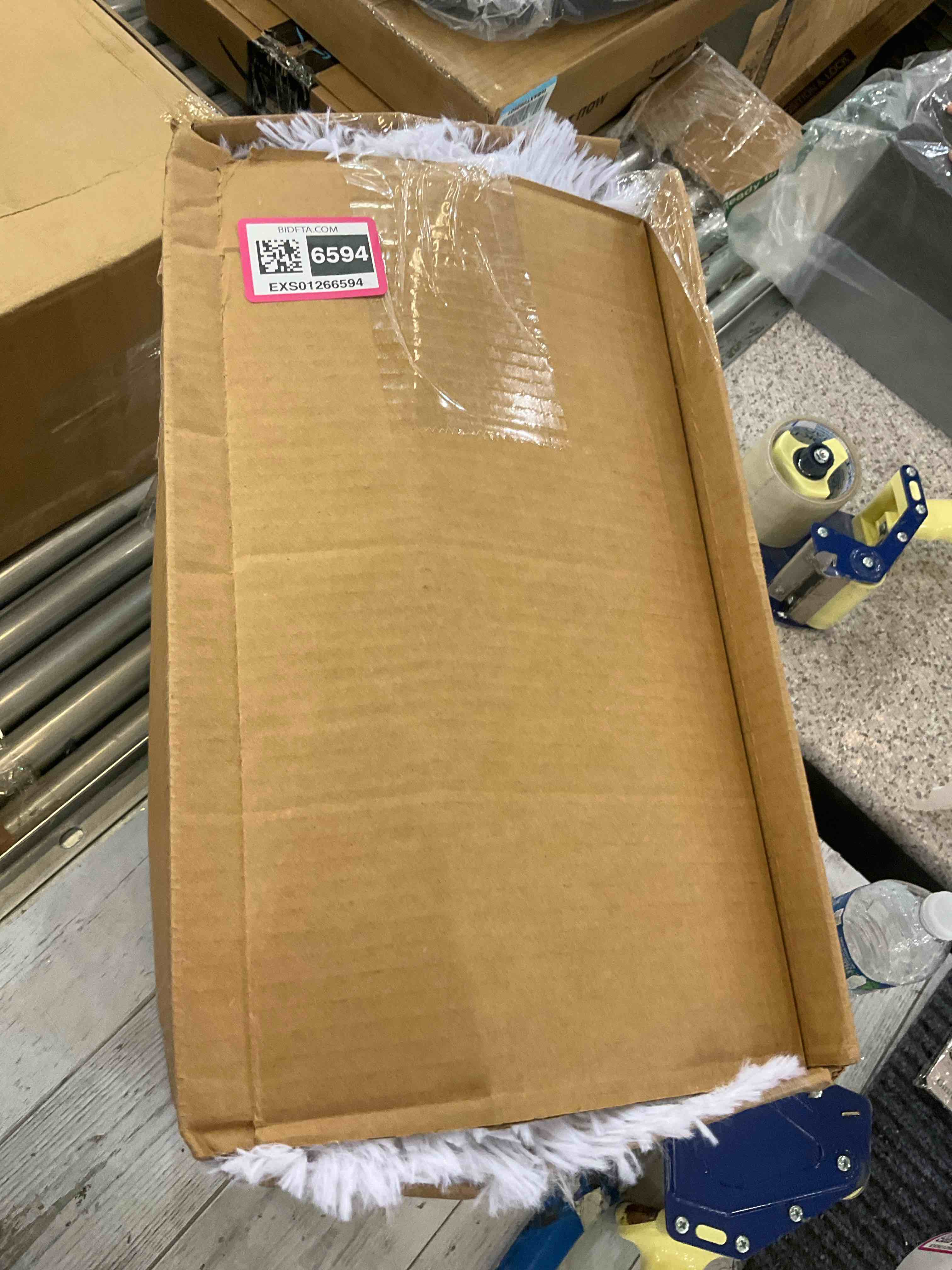 https://s3.amazonaws.com/lotting-images-prod/BargainHunt/EXS01266594_1709574956686.jpeg