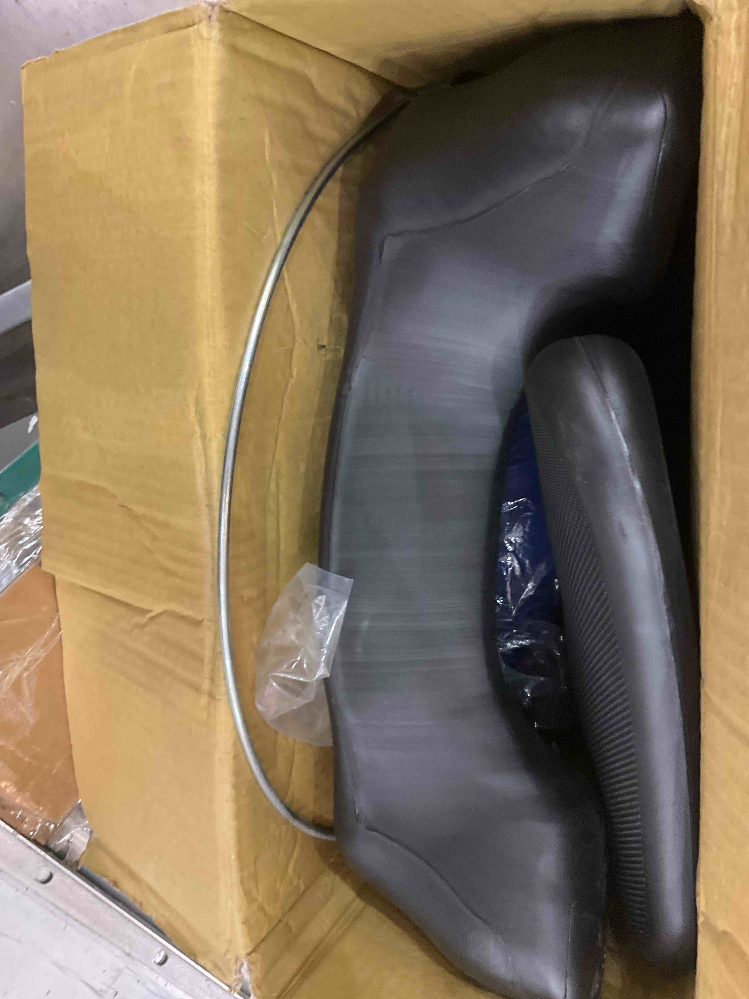 https://s3.amazonaws.com/lotting-images-prod/BargainHunt/EXS01266598_1709575600747.jpeg