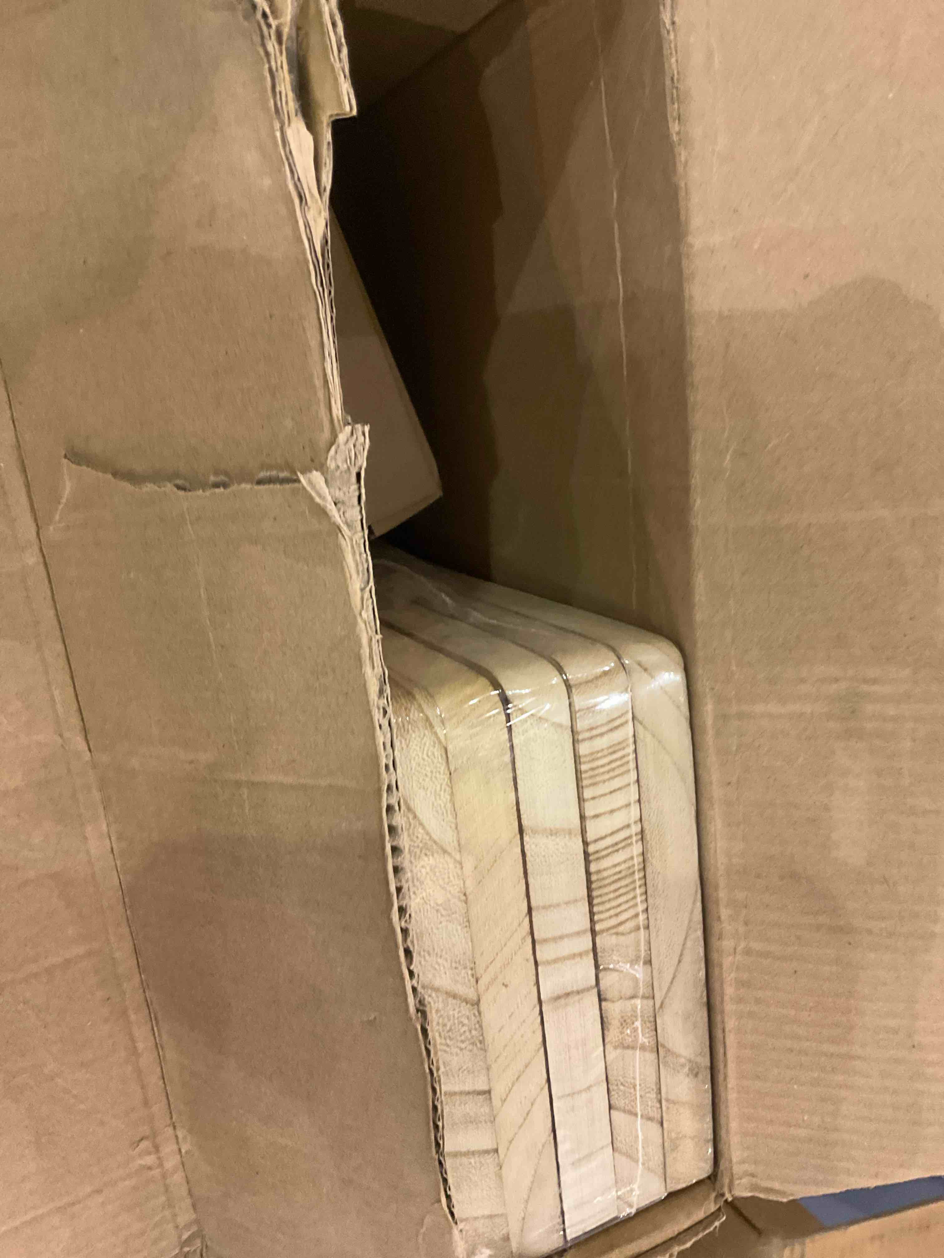 https://s3.amazonaws.com/lotting-images-prod/BargainHunt/EXS01266882_1709815374418.jpeg
