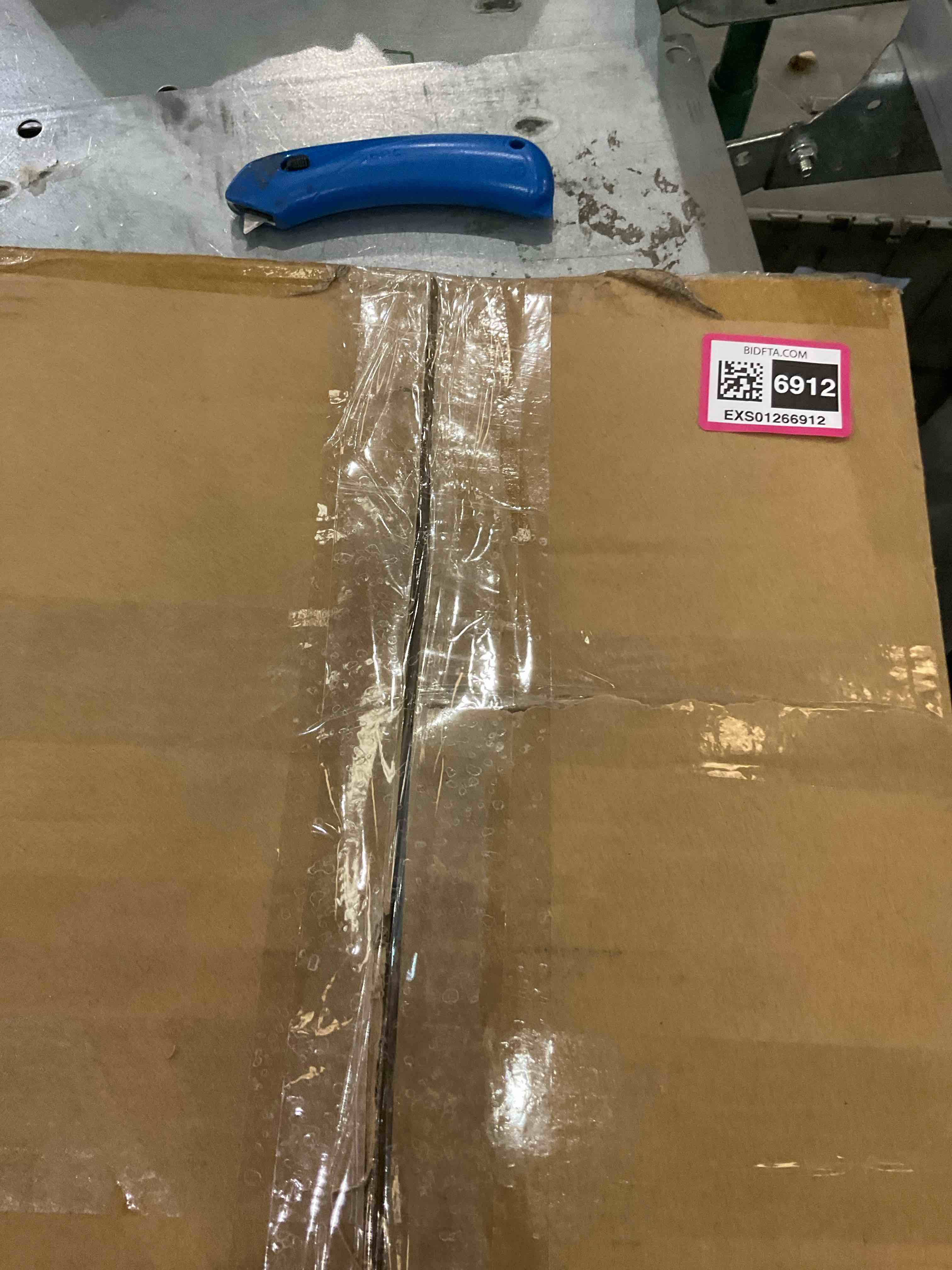 https://s3.amazonaws.com/lotting-images-prod/BargainHunt/EXS01266912_1709819106060.jpeg