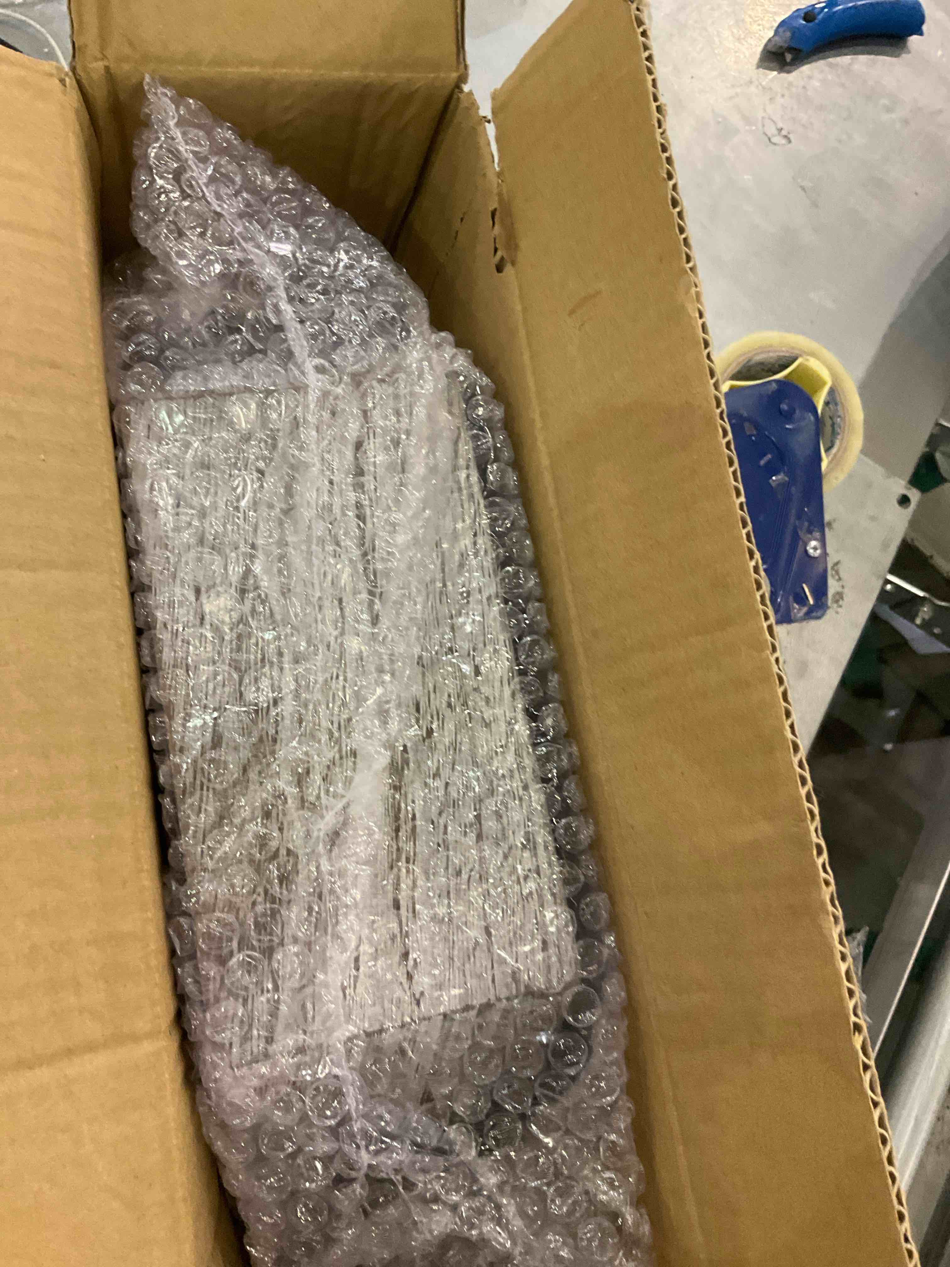 https://s3.amazonaws.com/lotting-images-prod/BargainHunt/EXS01266914_1709819236815.jpeg