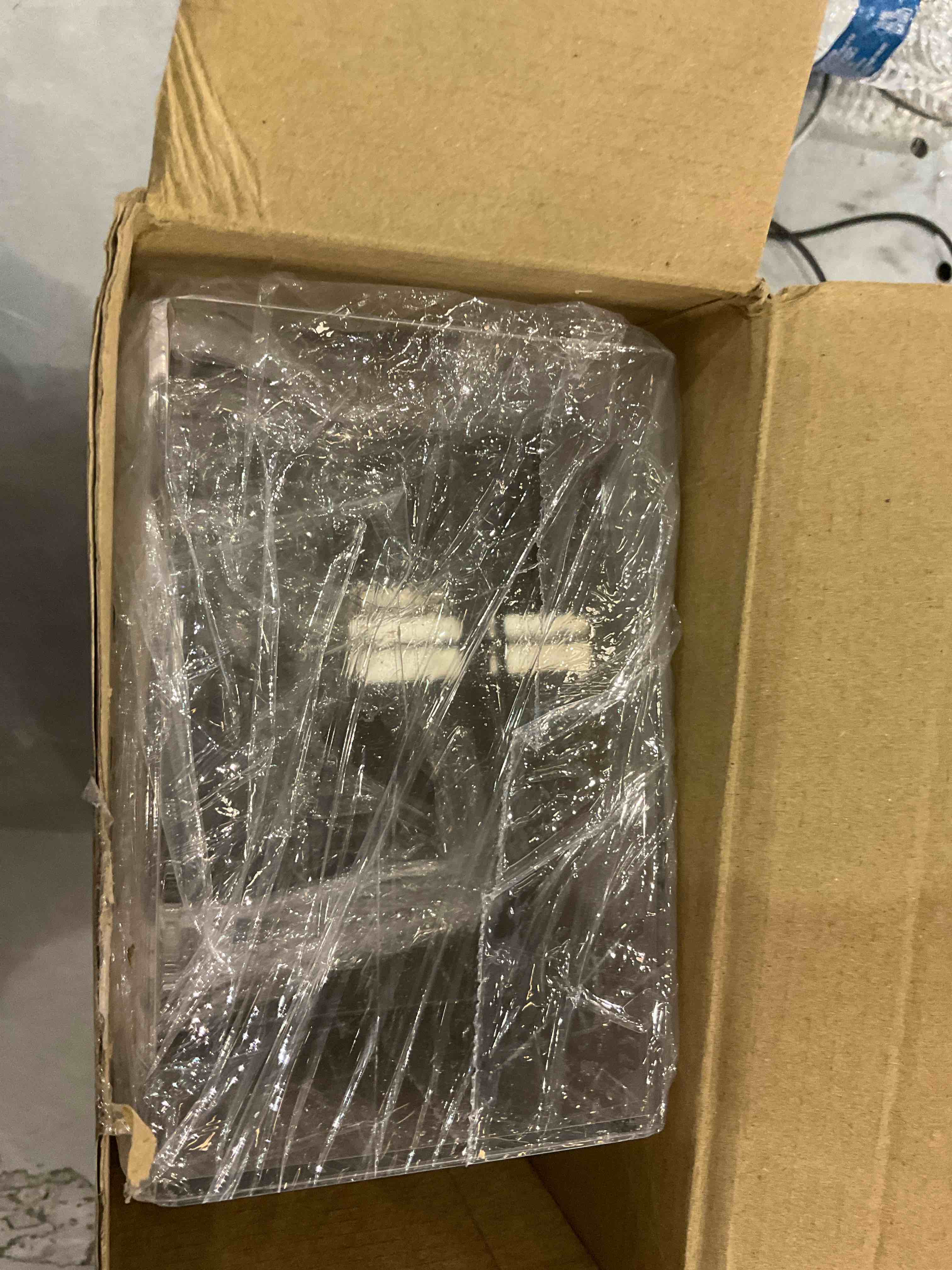 https://s3.amazonaws.com/lotting-images-prod/BargainHunt/EXS01266918_1709819569446.jpeg