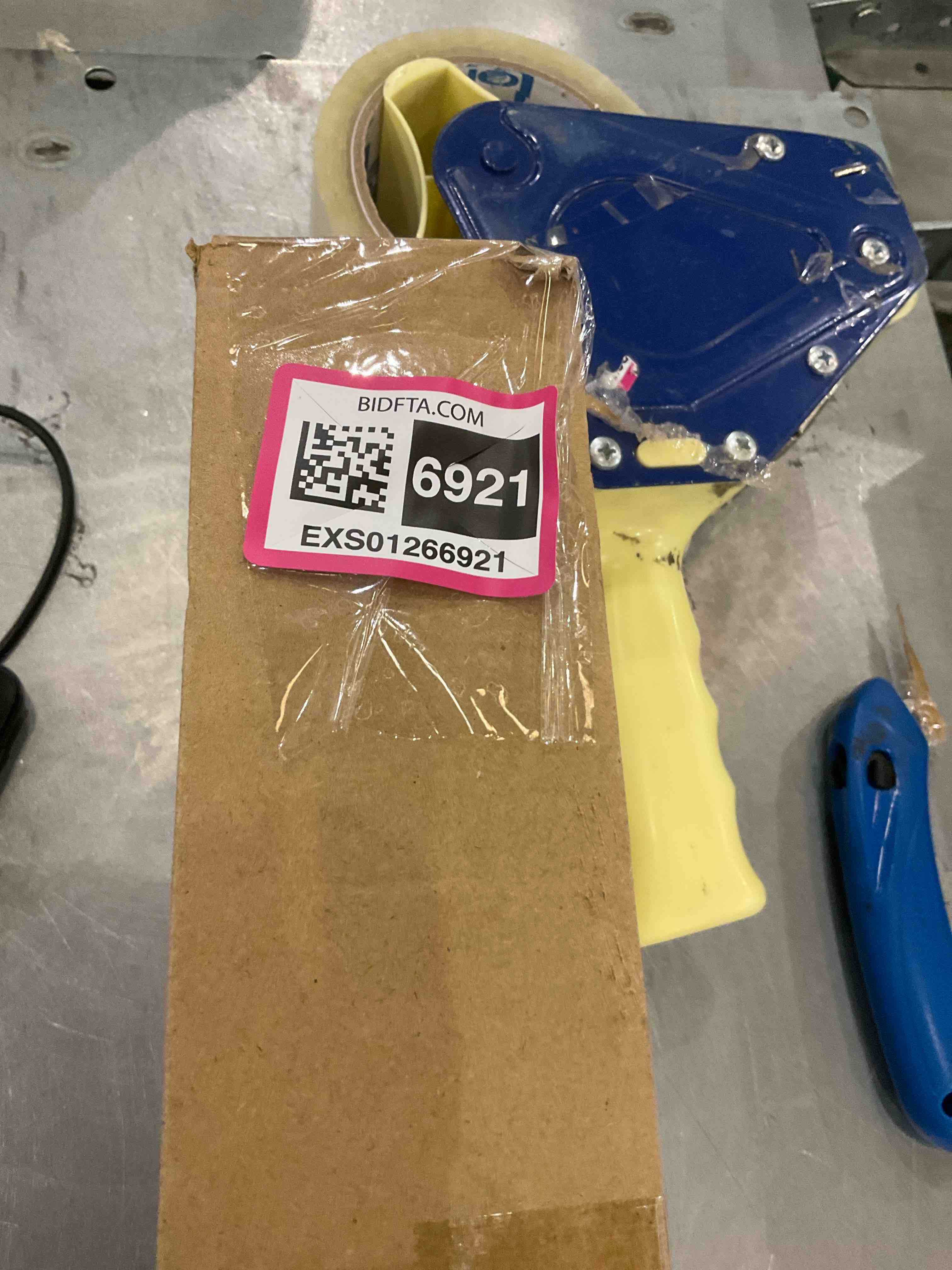 https://s3.amazonaws.com/lotting-images-prod/BargainHunt/EXS01266921_1709821464173.jpeg