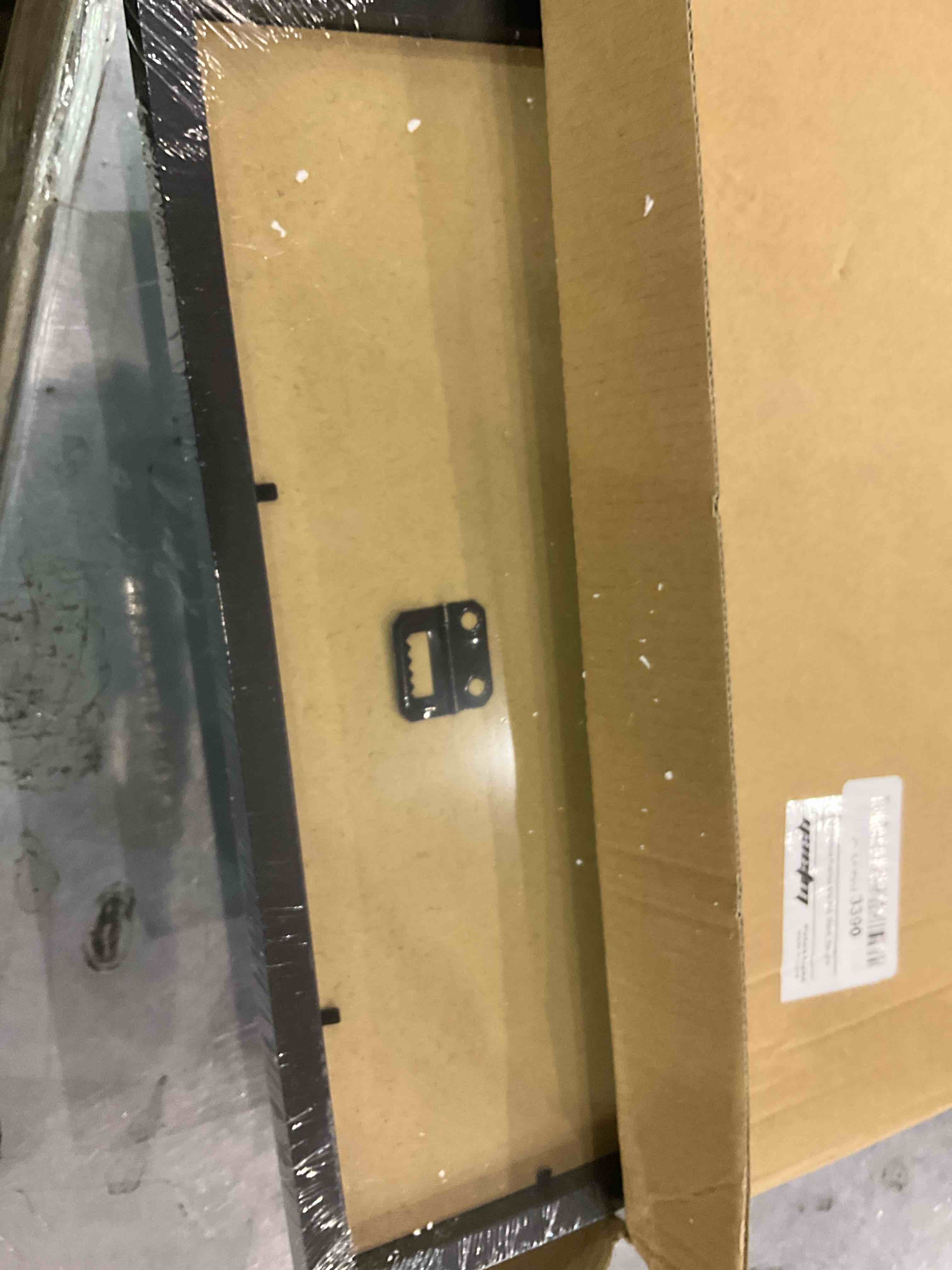 https://s3.amazonaws.com/lotting-images-prod/BargainHunt/EXS01267266_1711454359707.jpeg