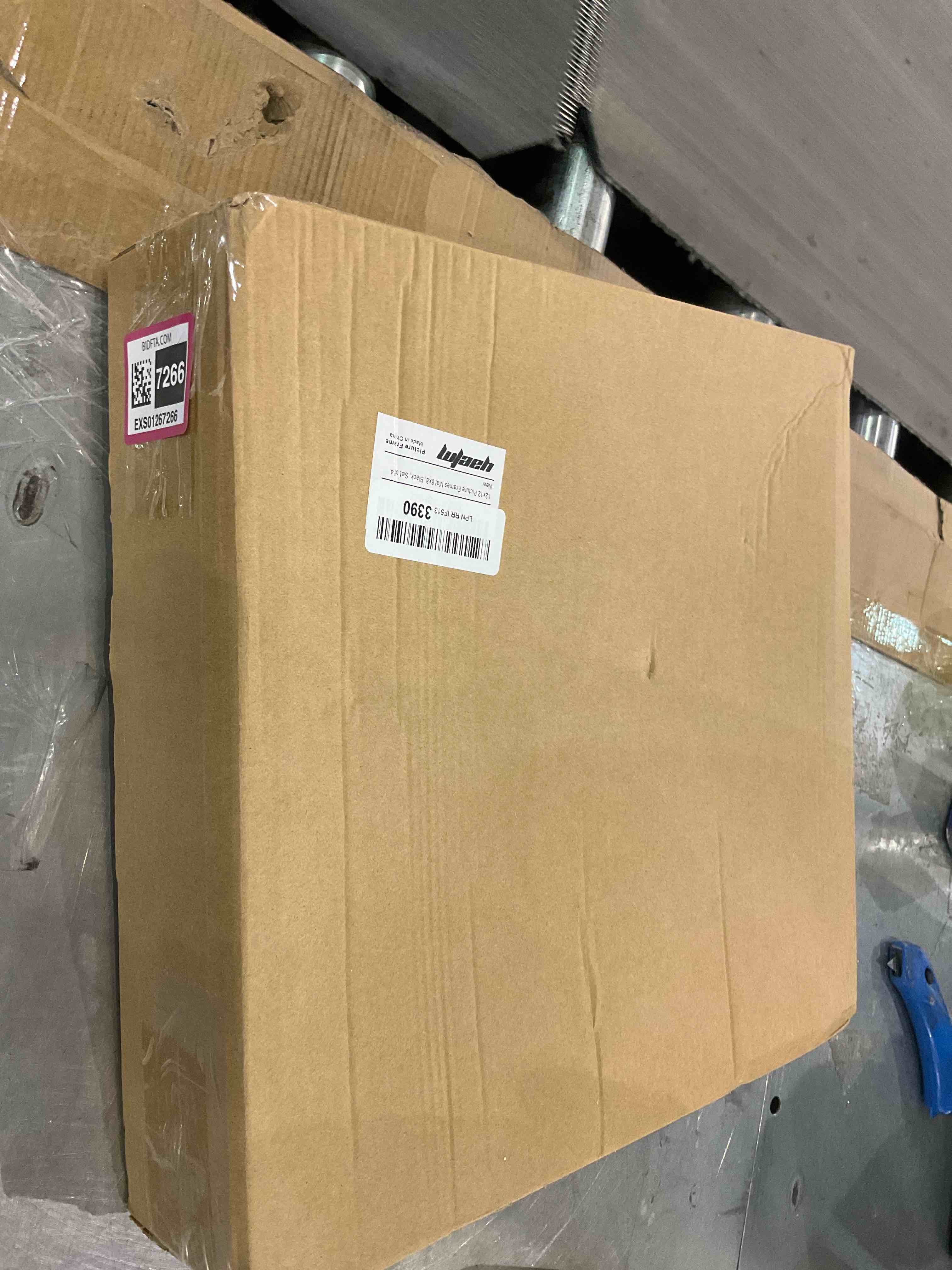 https://s3.amazonaws.com/lotting-images-prod/BargainHunt/EXS01267266_1711454387930.jpeg