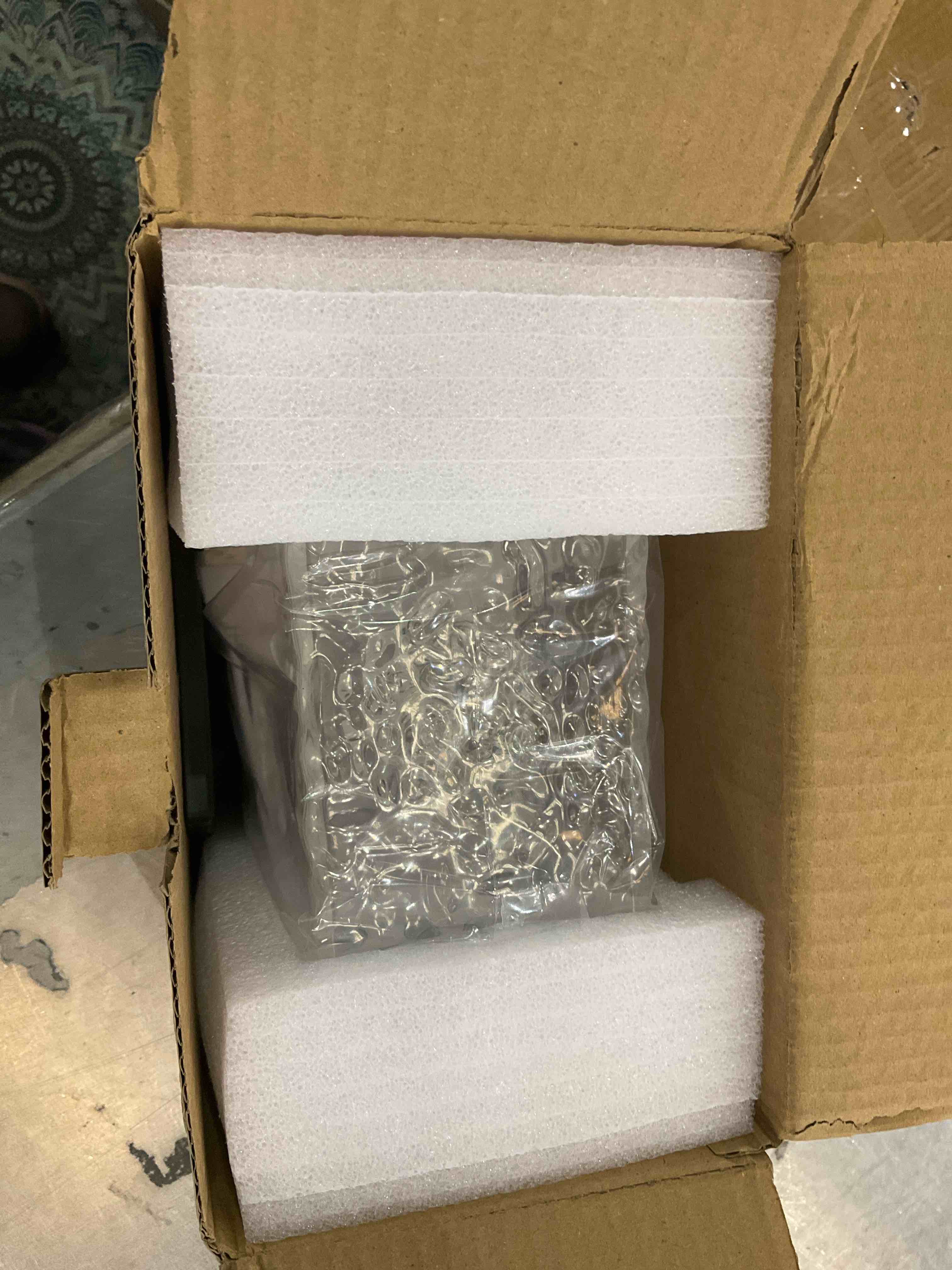 https://s3.amazonaws.com/lotting-images-prod/BargainHunt/EXS01267417_1711477690131.jpeg