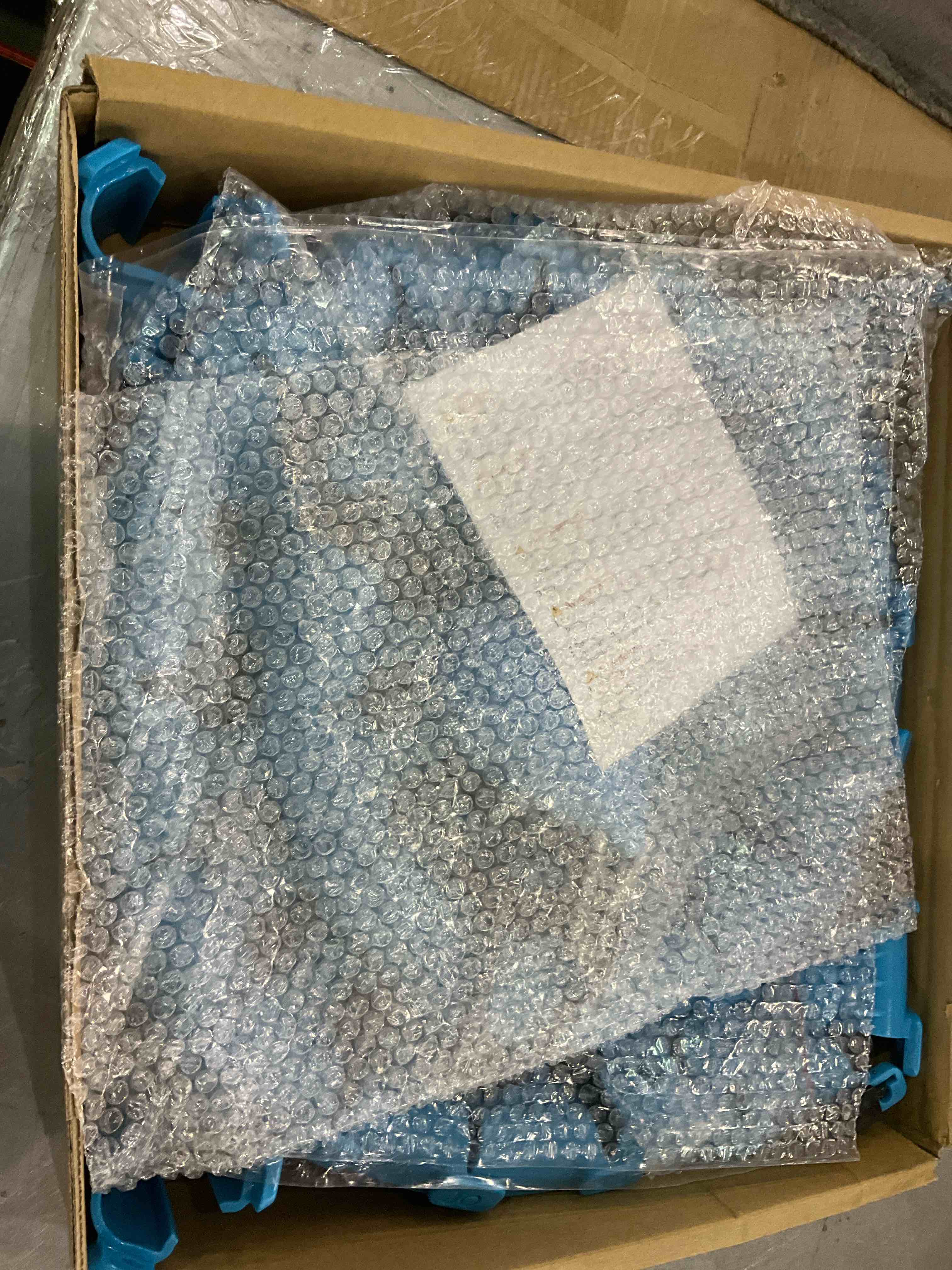 https://s3.amazonaws.com/lotting-images-prod/BargainHunt/EXS01267427_1711538105668.jpeg