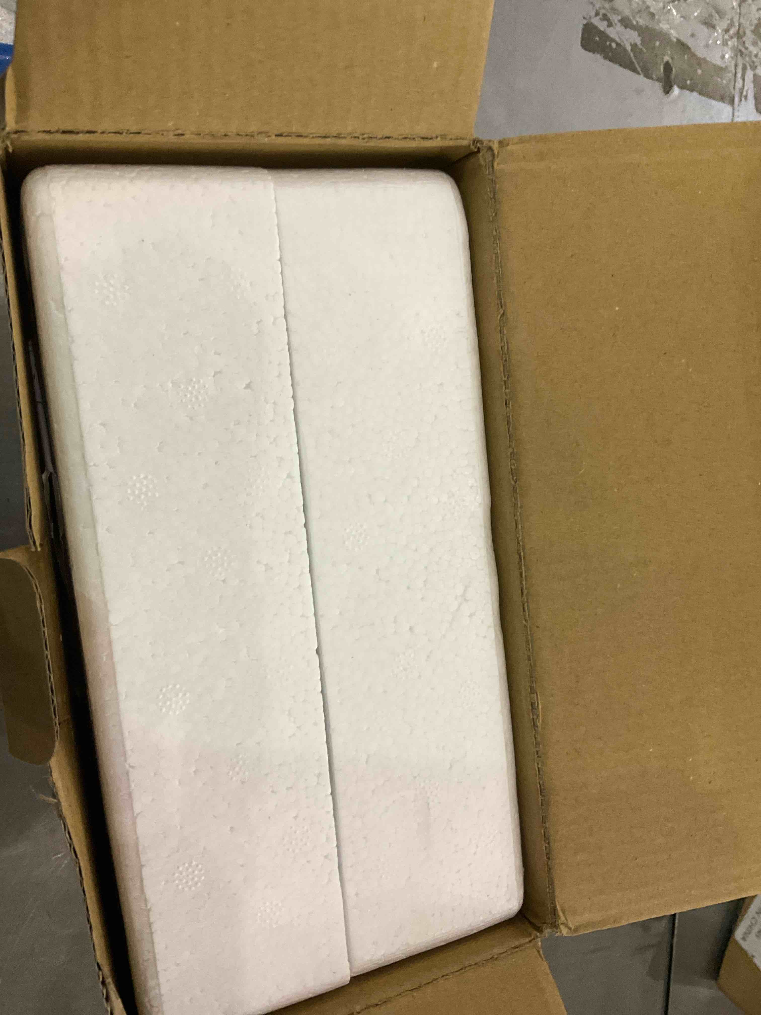 https://s3.amazonaws.com/lotting-images-prod/BargainHunt/EXS01267439_1711540032147.jpeg