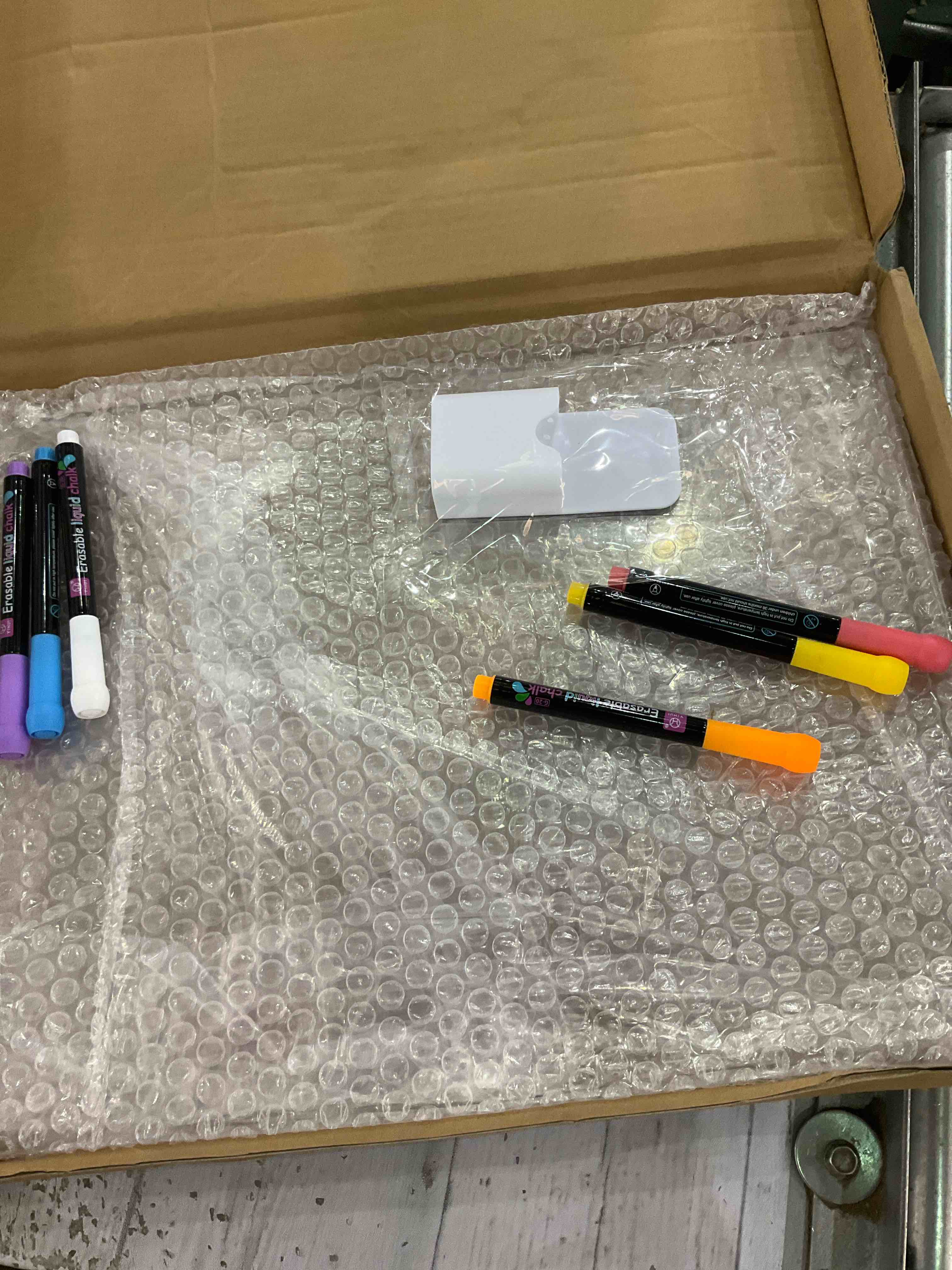 https://s3.amazonaws.com/lotting-images-prod/BargainHunt/EXS01267777_1710514324432.jpeg