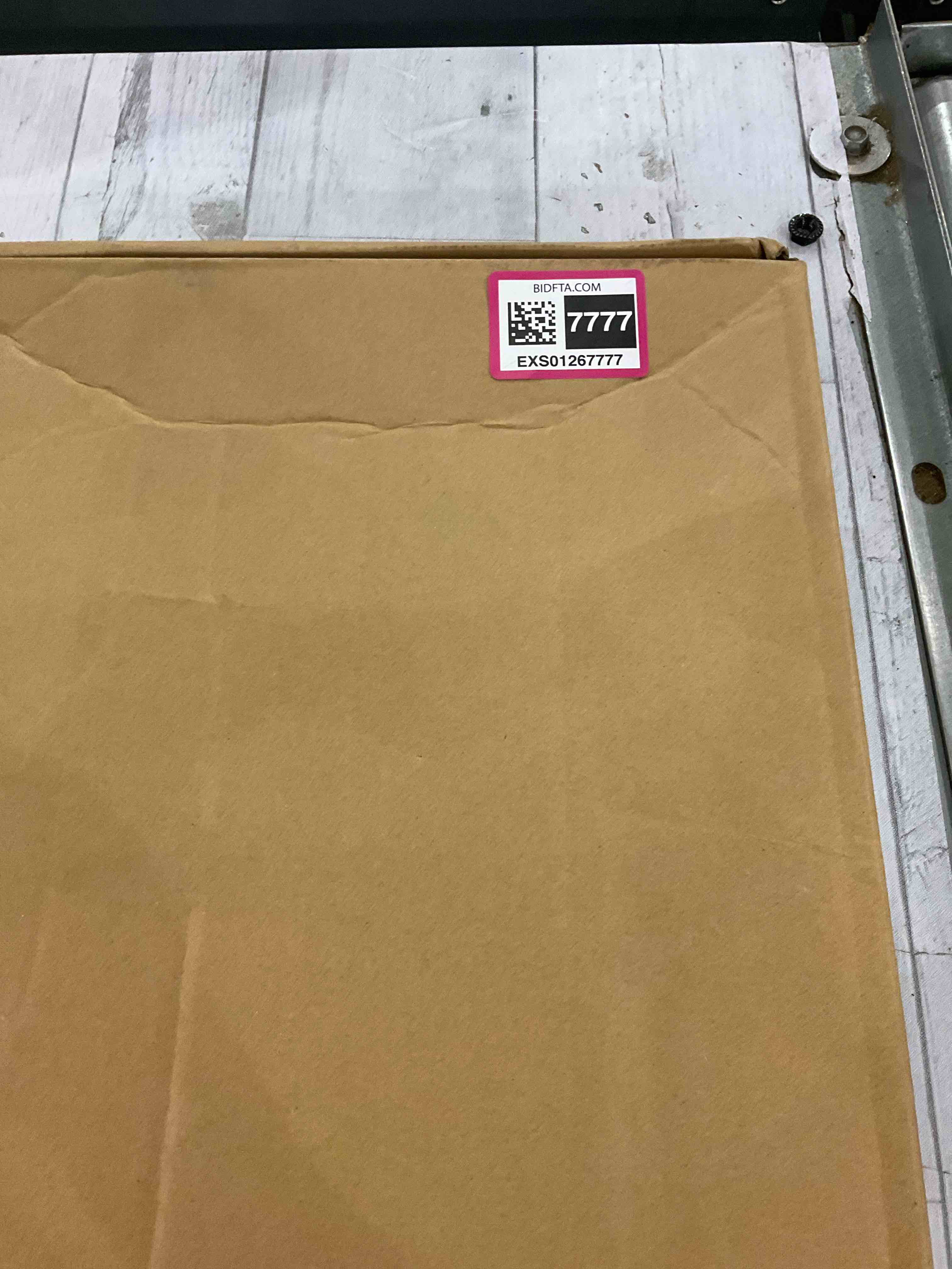 https://s3.amazonaws.com/lotting-images-prod/BargainHunt/EXS01267777_1710514368464.jpeg
