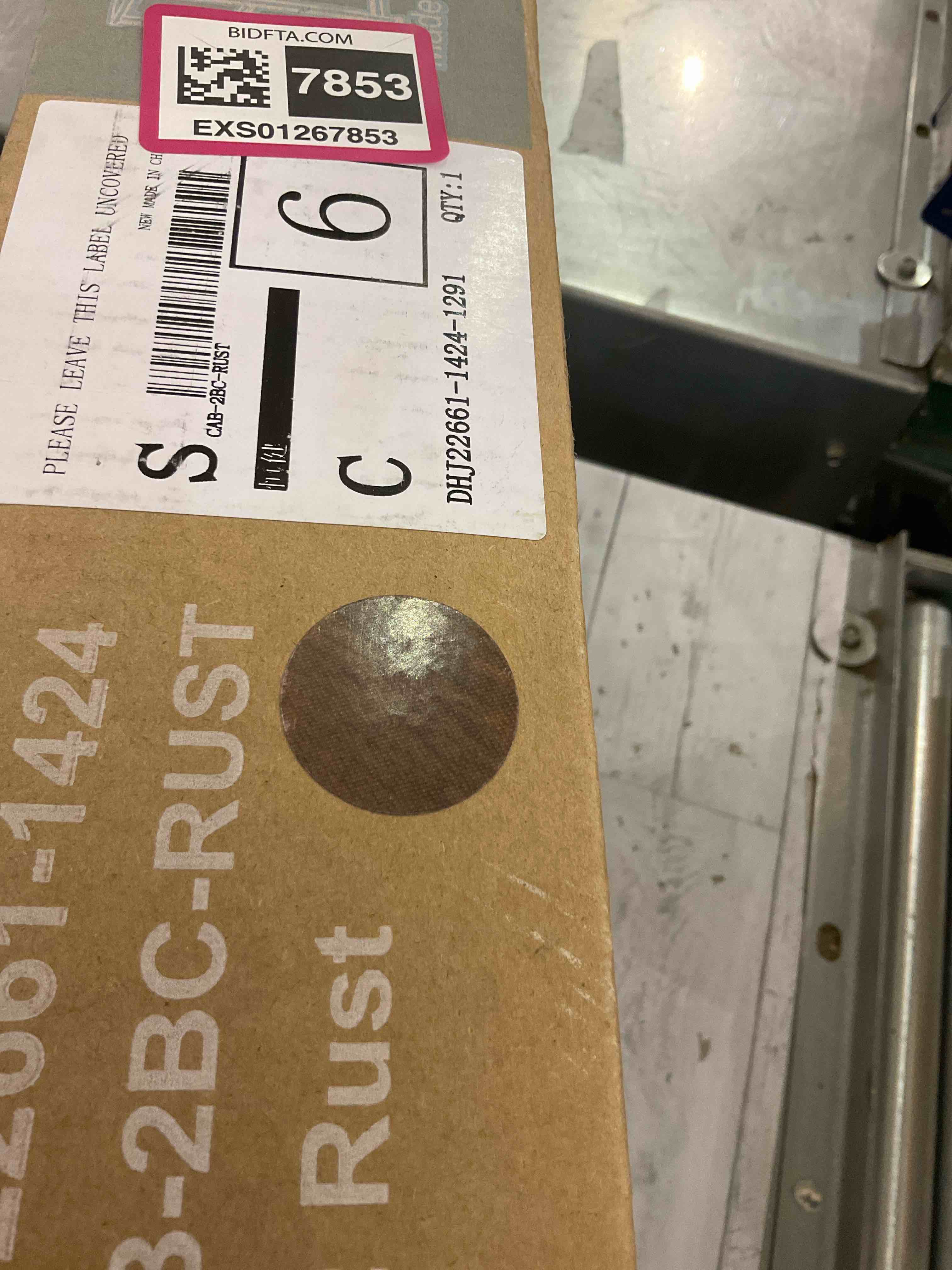 https://s3.amazonaws.com/lotting-images-prod/BargainHunt/EXS01267853_1710529684697.jpeg