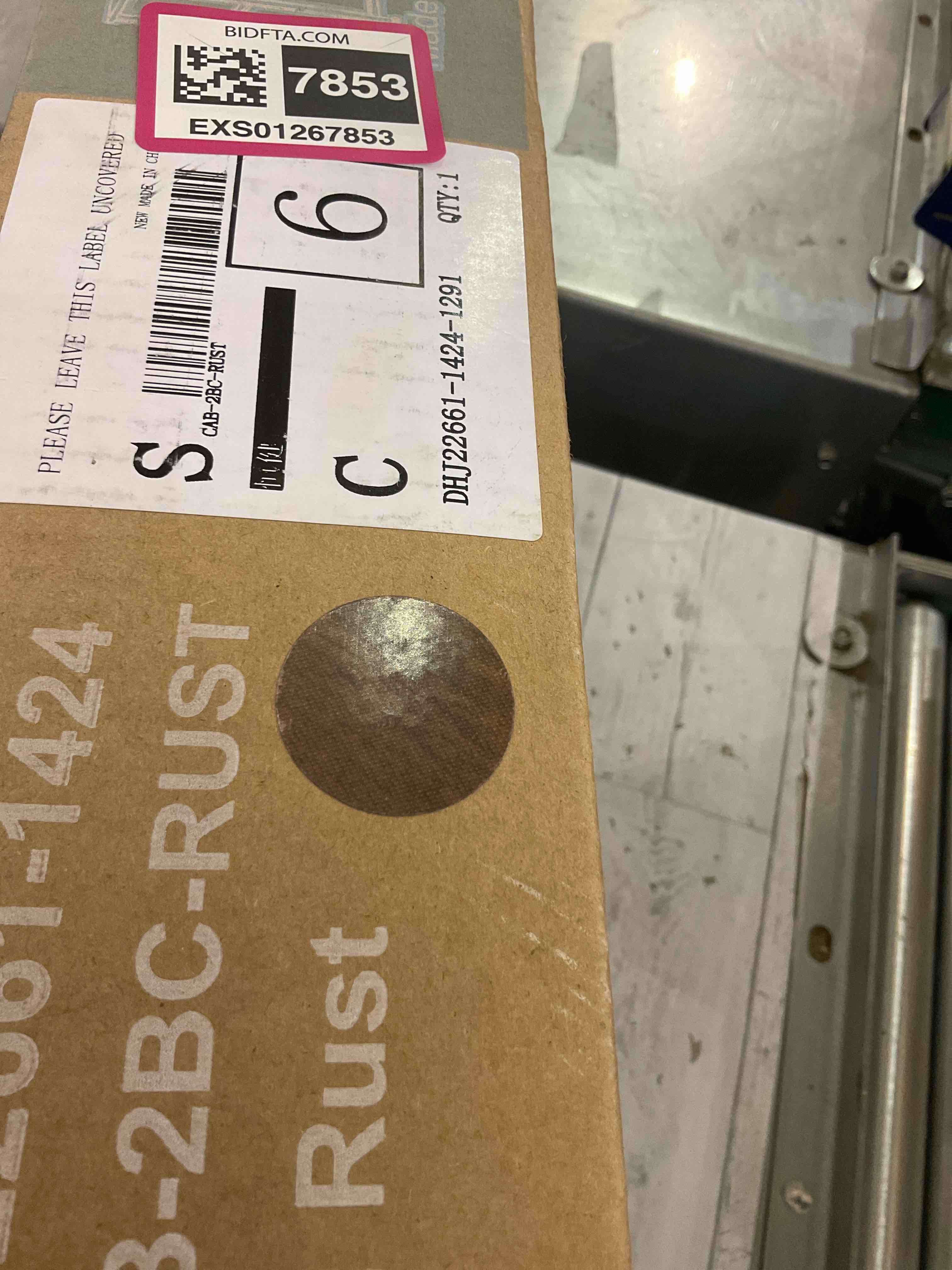 https://s3.amazonaws.com/lotting-images-prod/BargainHunt/EXS01267853_1710529685630.jpeg