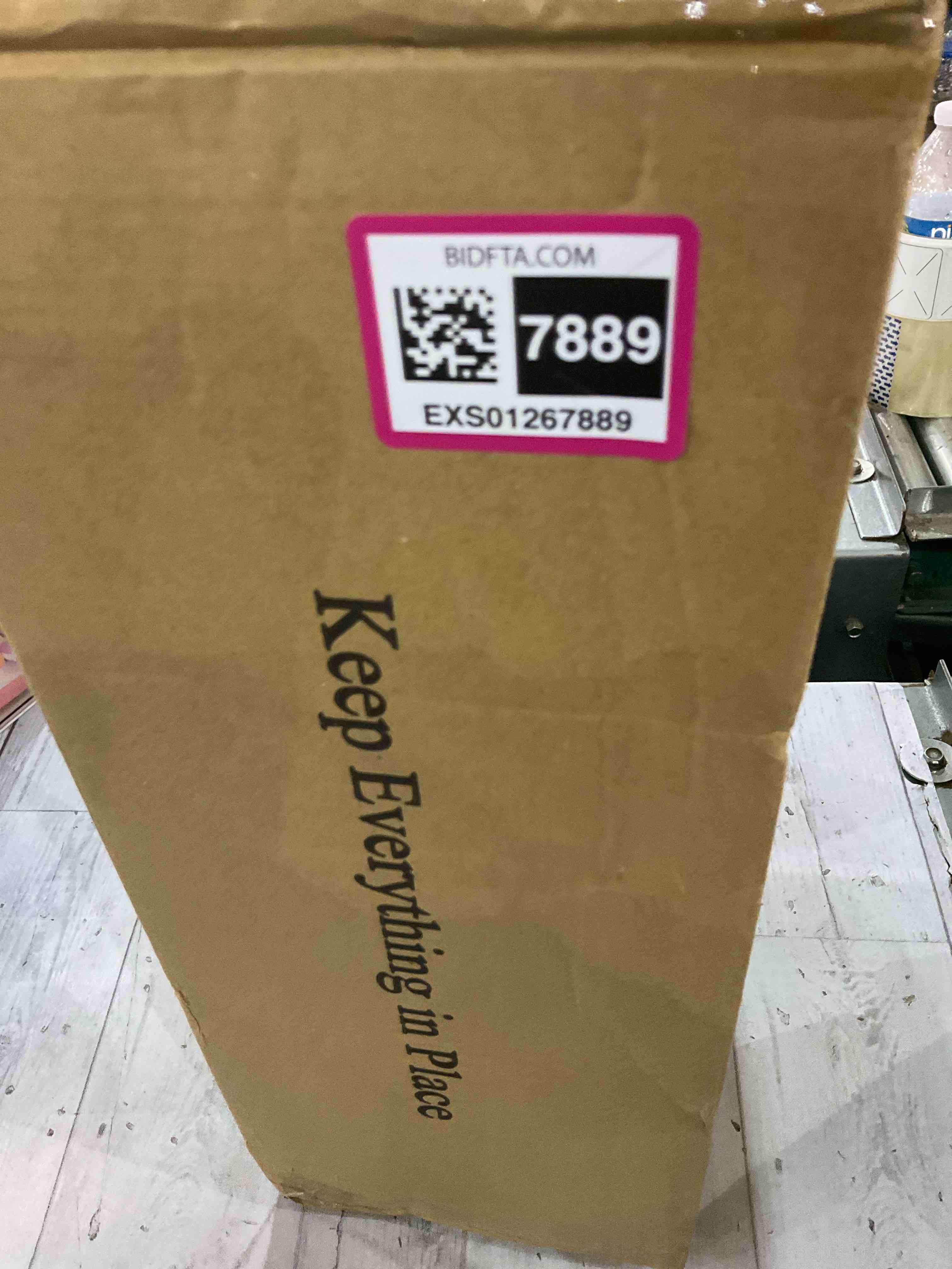https://s3.amazonaws.com/lotting-images-prod/BargainHunt/EXS01267889_1710764670653.jpeg