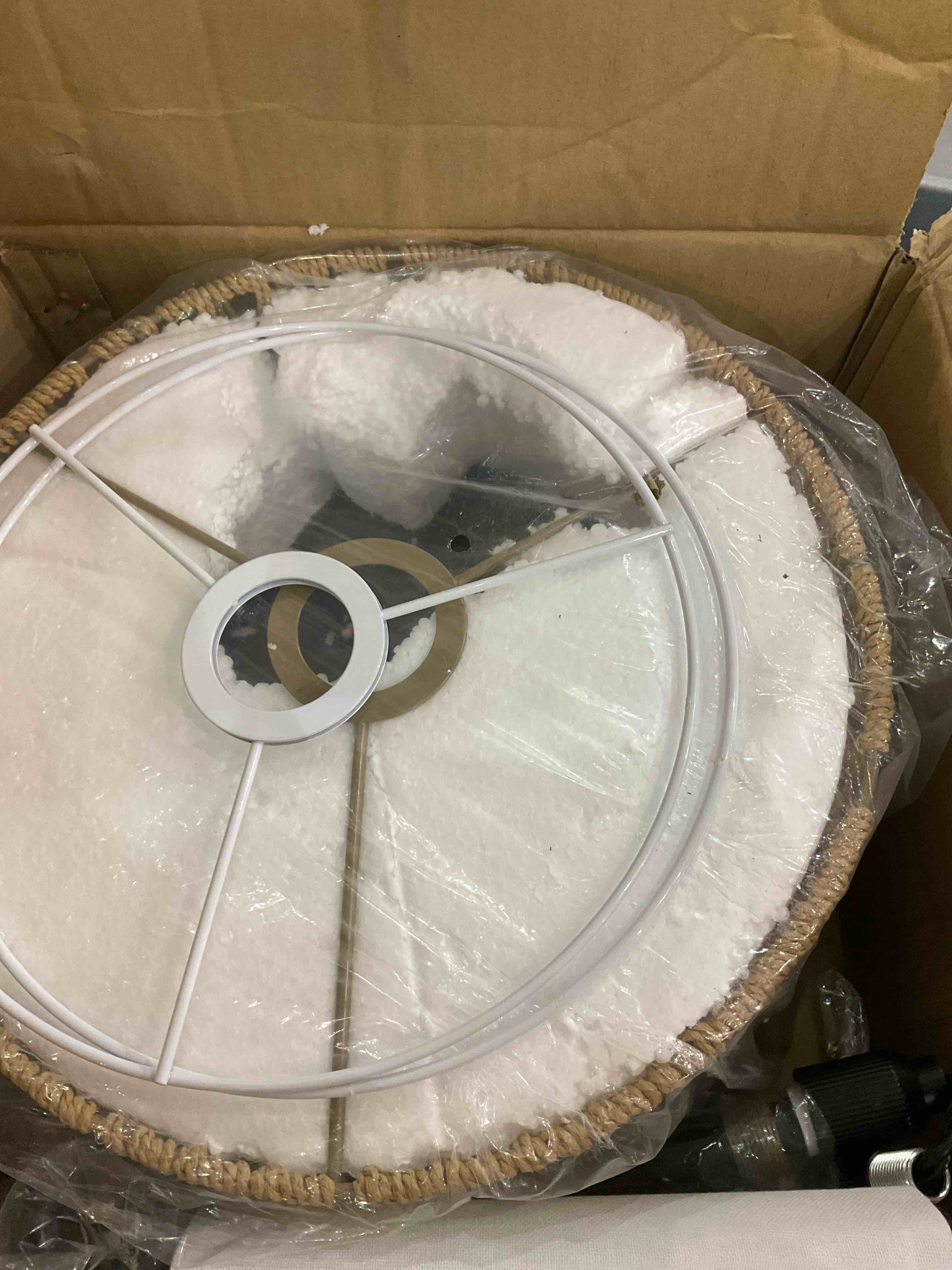 https://s3.amazonaws.com/lotting-images-prod/BargainHunt/EXS01267904_1710766247504.jpeg