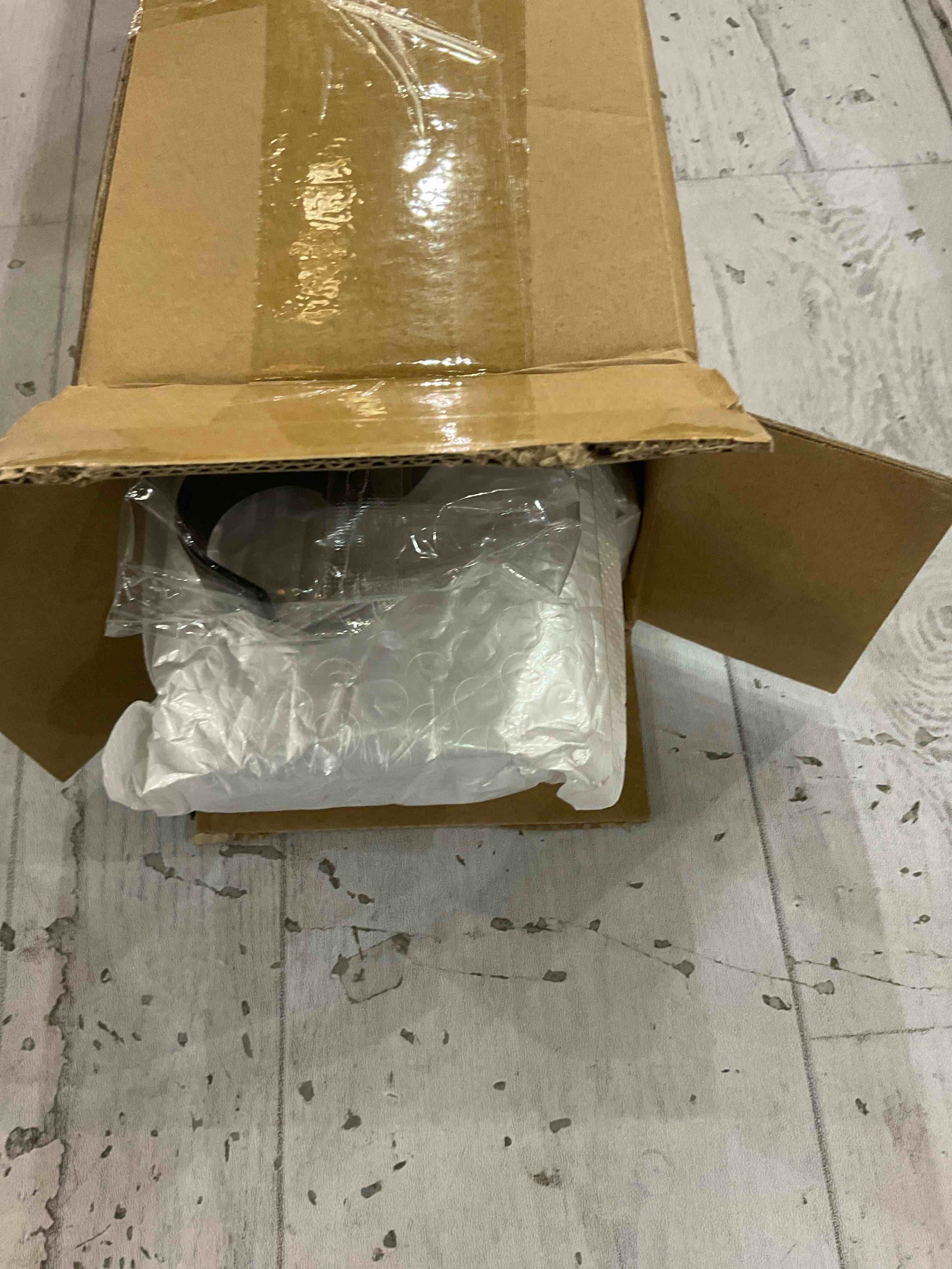 https://s3.amazonaws.com/lotting-images-prod/BargainHunt/EXS01267934_1710771729984.jpeg