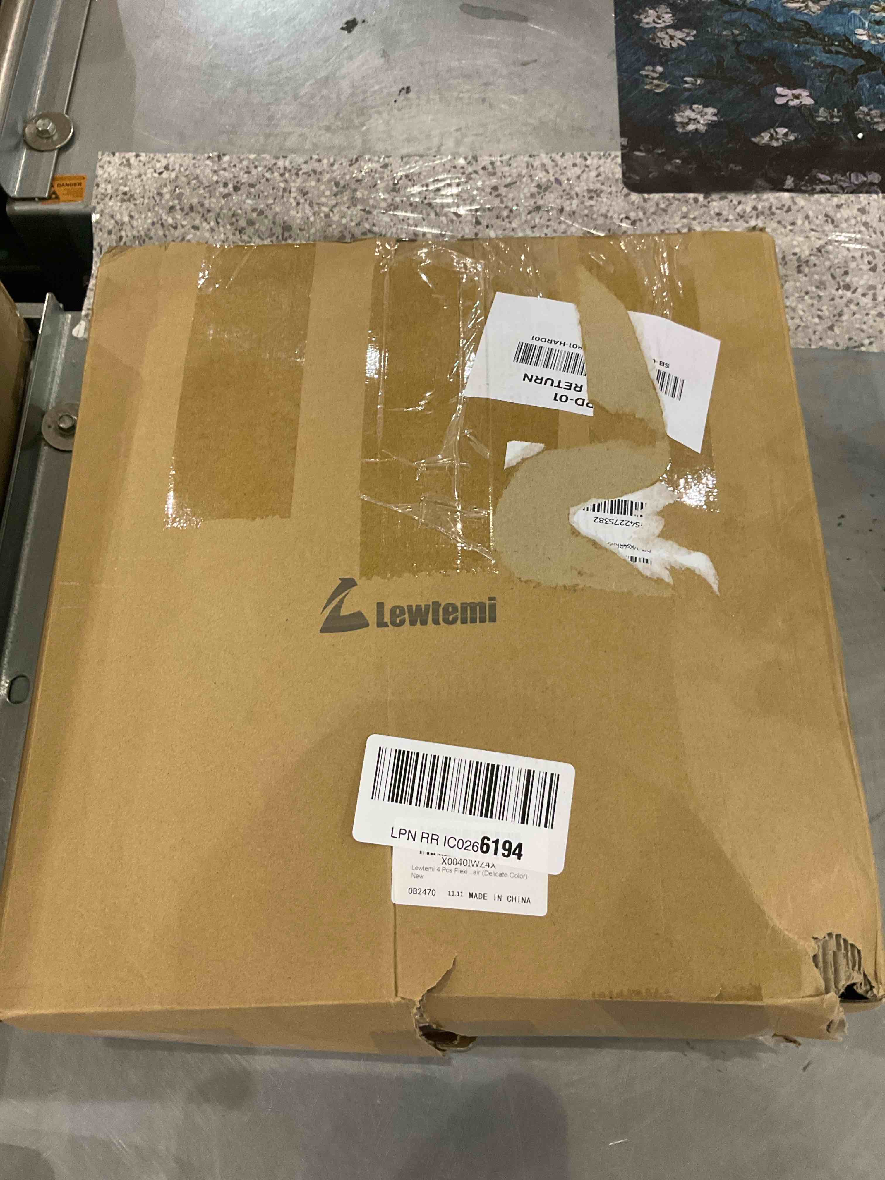 https://s3.amazonaws.com/lotting-images-prod/BargainHunt/EXS01268088_1709645975300.jpeg