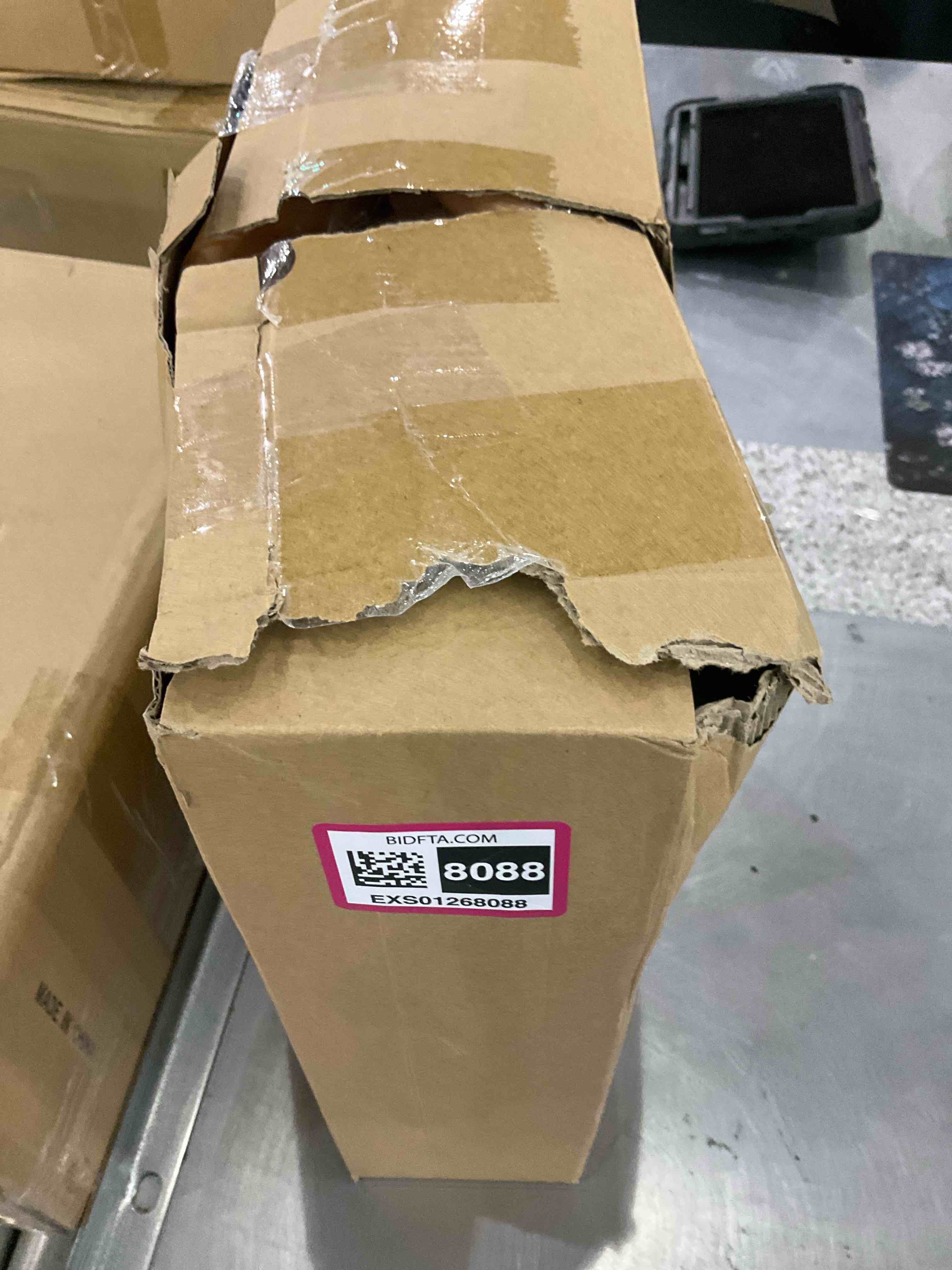 https://s3.amazonaws.com/lotting-images-prod/BargainHunt/EXS01268088_1709645999429.jpeg