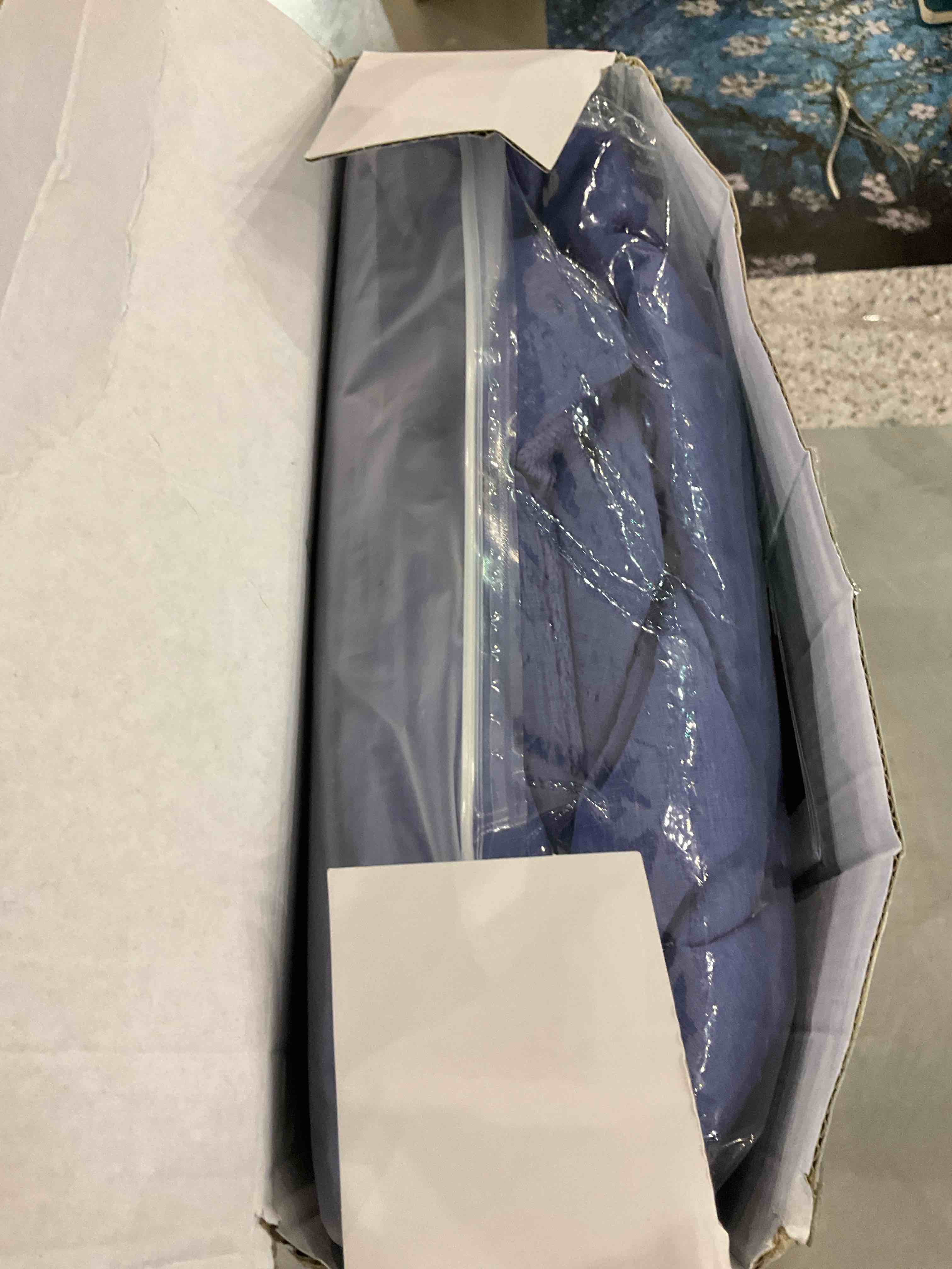 https://s3.amazonaws.com/lotting-images-prod/BargainHunt/EXS01268100_1709649115960.jpeg